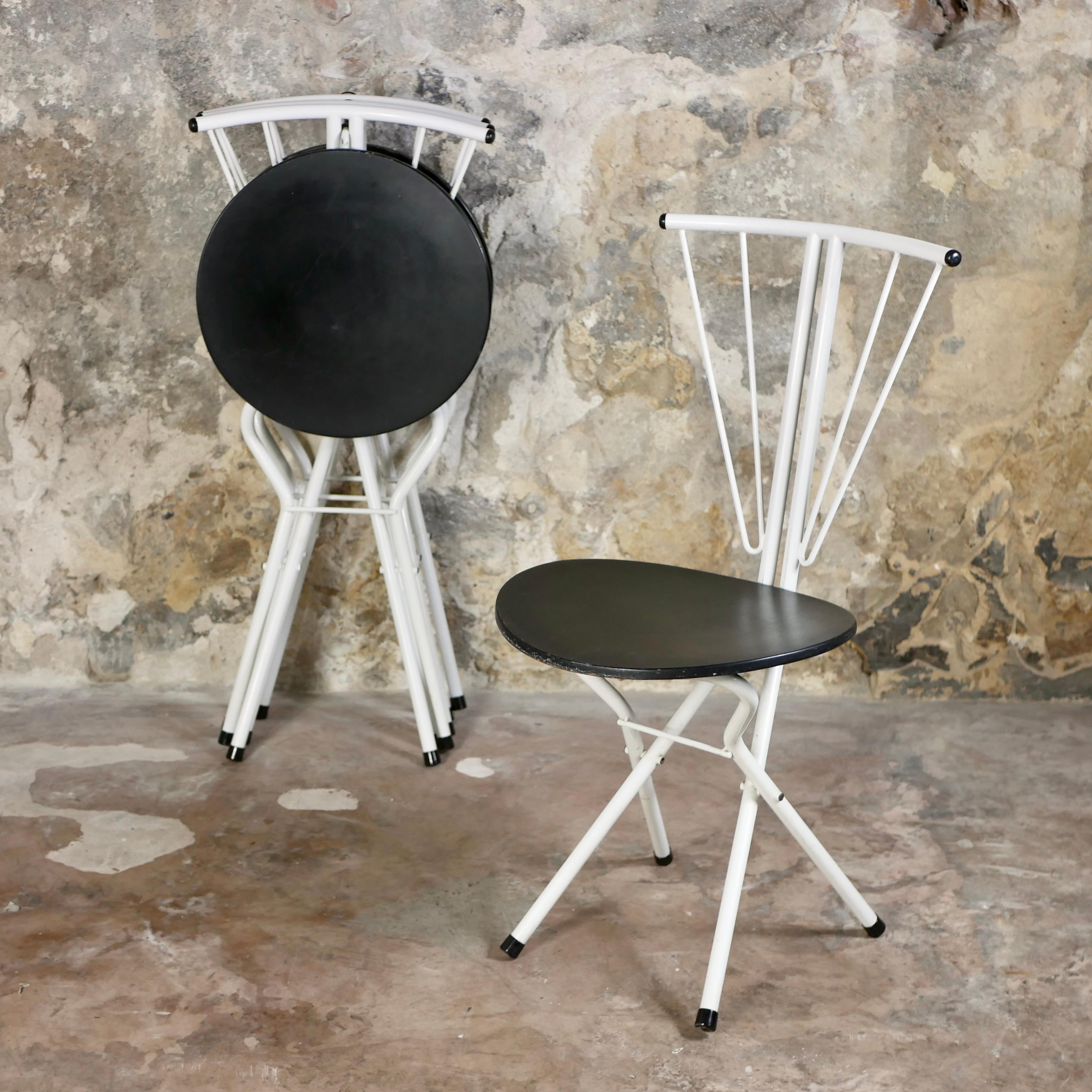 Set of 4 Memphis style folding Chairs from the 1980s In Good Condition For Sale In Lyon, FR