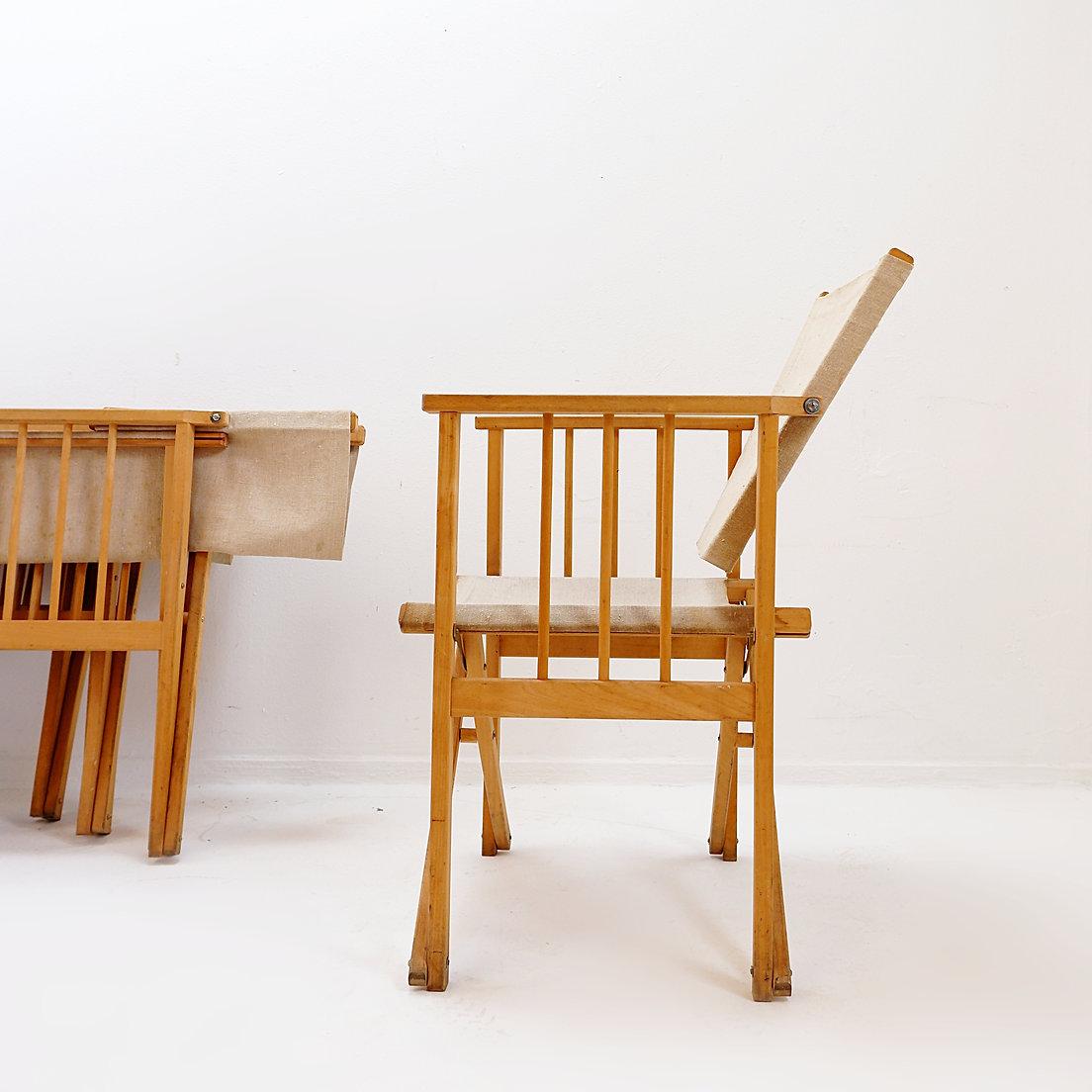 Set of 4 folding chairs in oak and cotton canvas In Good Condition For Sale In Linkebeek, BE