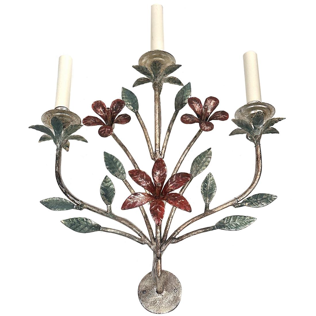 Set di 4 appliques italiane degli anni '50 con motivi floreali e fogliame. Venduto in coppia.

Misure:
Altezza: 22