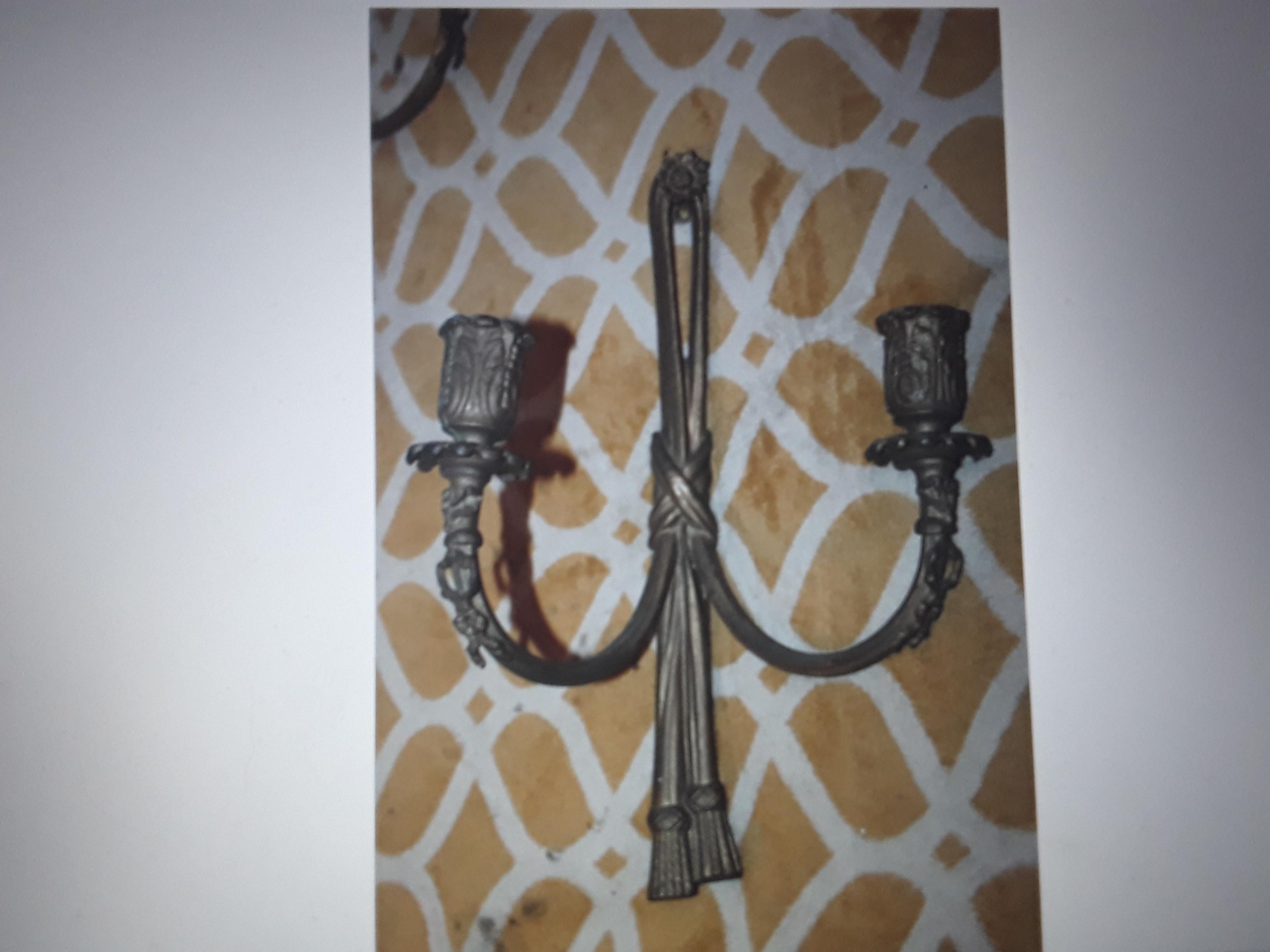 Satz von 4 FOUR 19thc. Französische Swag-Wandleuchter im neoklassischen Stil aus Bronzeband im Zustand „Gut“ im Angebot in Opa Locka, FL