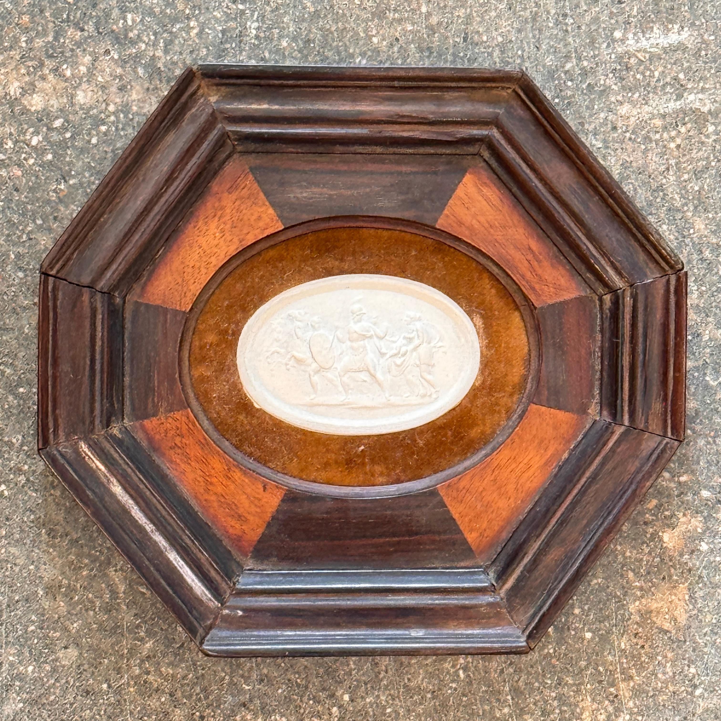Satz von 4 gerahmten klassischen Intaglios, spätes 19. Jahrhundert (Holz) im Angebot