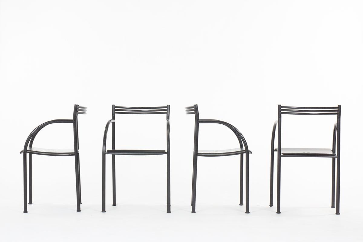 4 Stühle, entworfen von Philippe Stack für Baleri Italia (Signatur unter der Sitzfläche)
Francesca Spanisches Modell
Schwarz lackiertes Metallrohrgestell, Sitz aus schwarzem PVC
Ikonisches Modell
