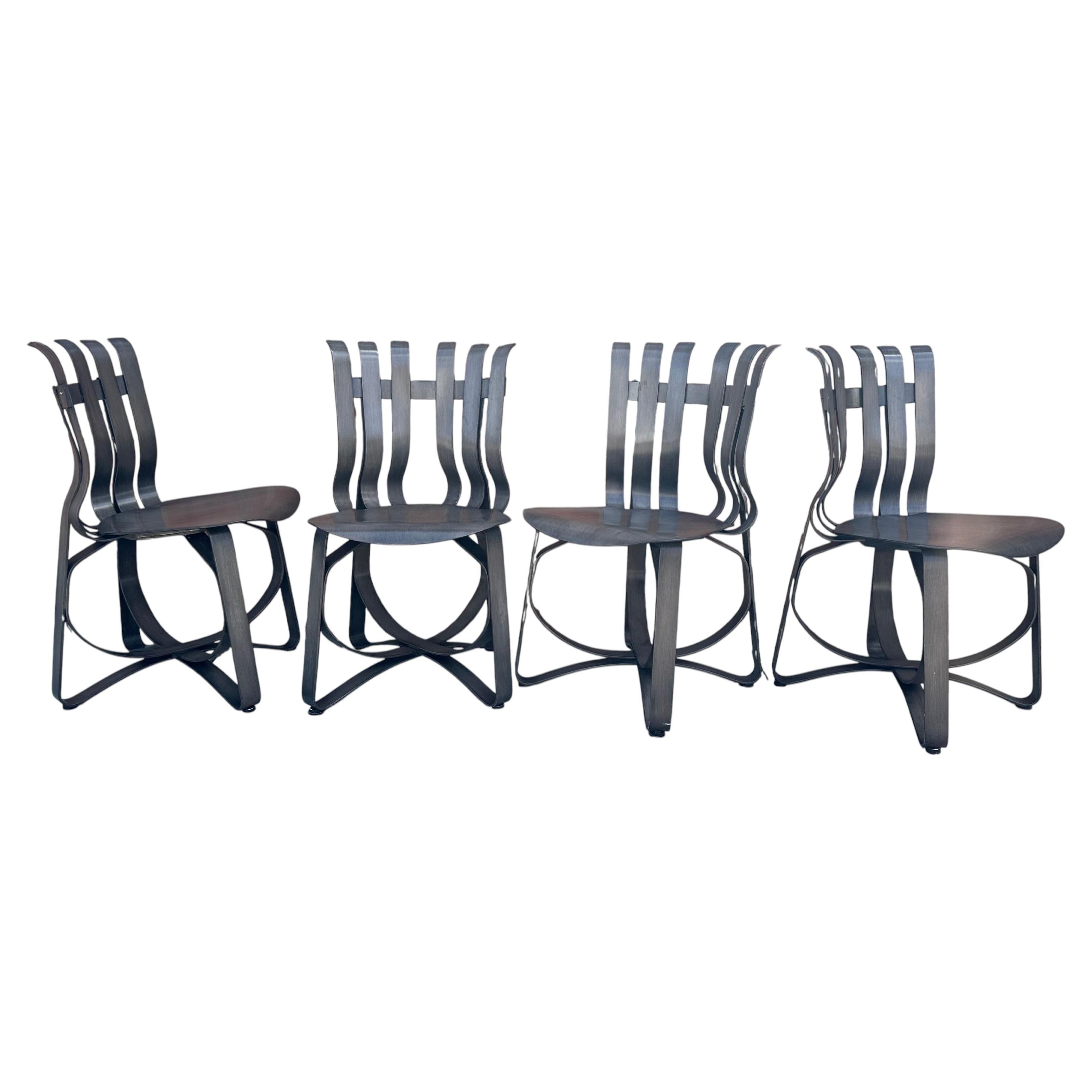 Juego de 4 sillas de comedor de madera curvada "Hat Trick" de Frank Gehry para Knoll, gris ahumado en venta