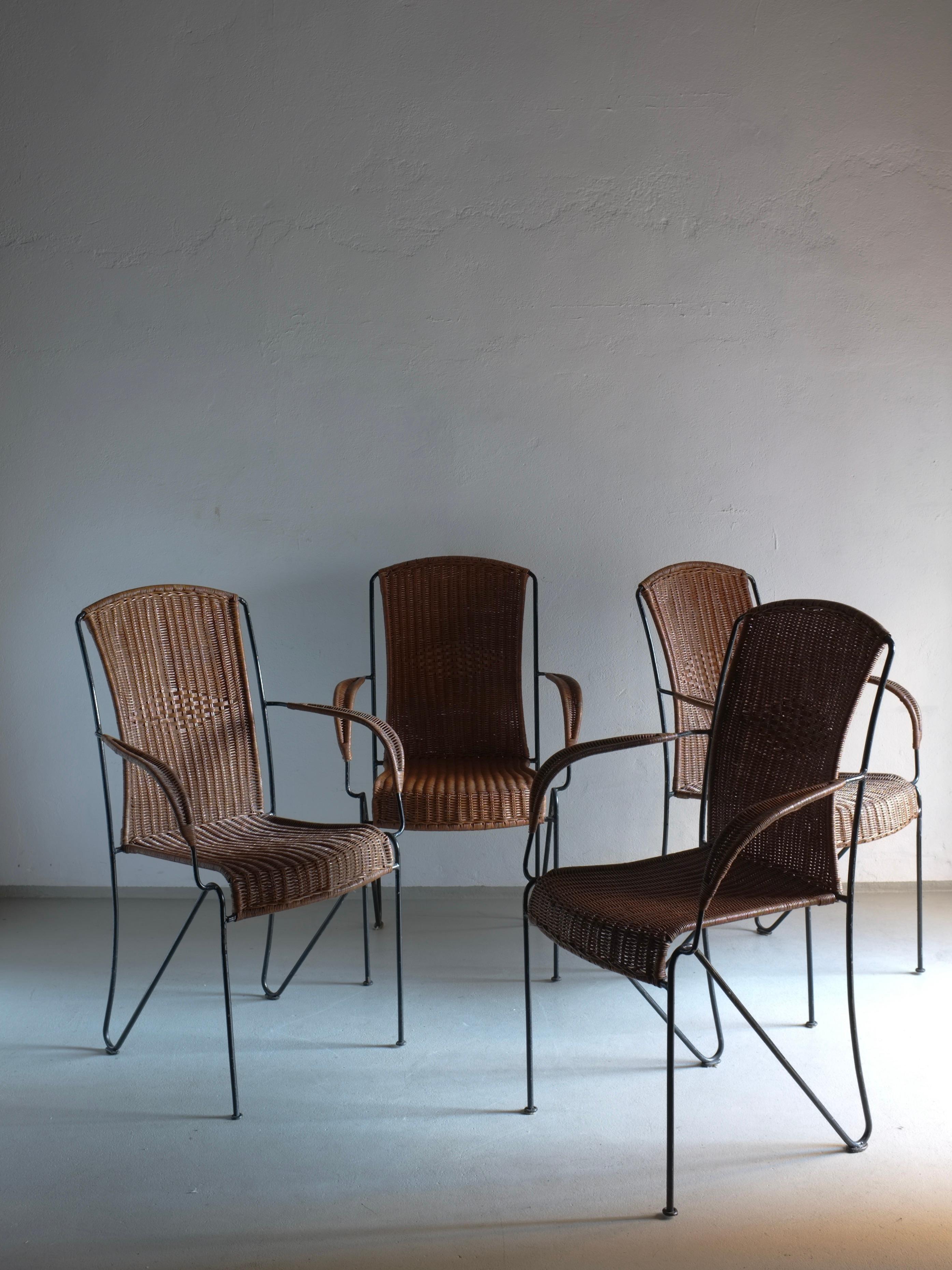 American Craftsman Ensemble de 4 chaises empilables en acier et osier Frederick Weinberg, années 1960 en vente