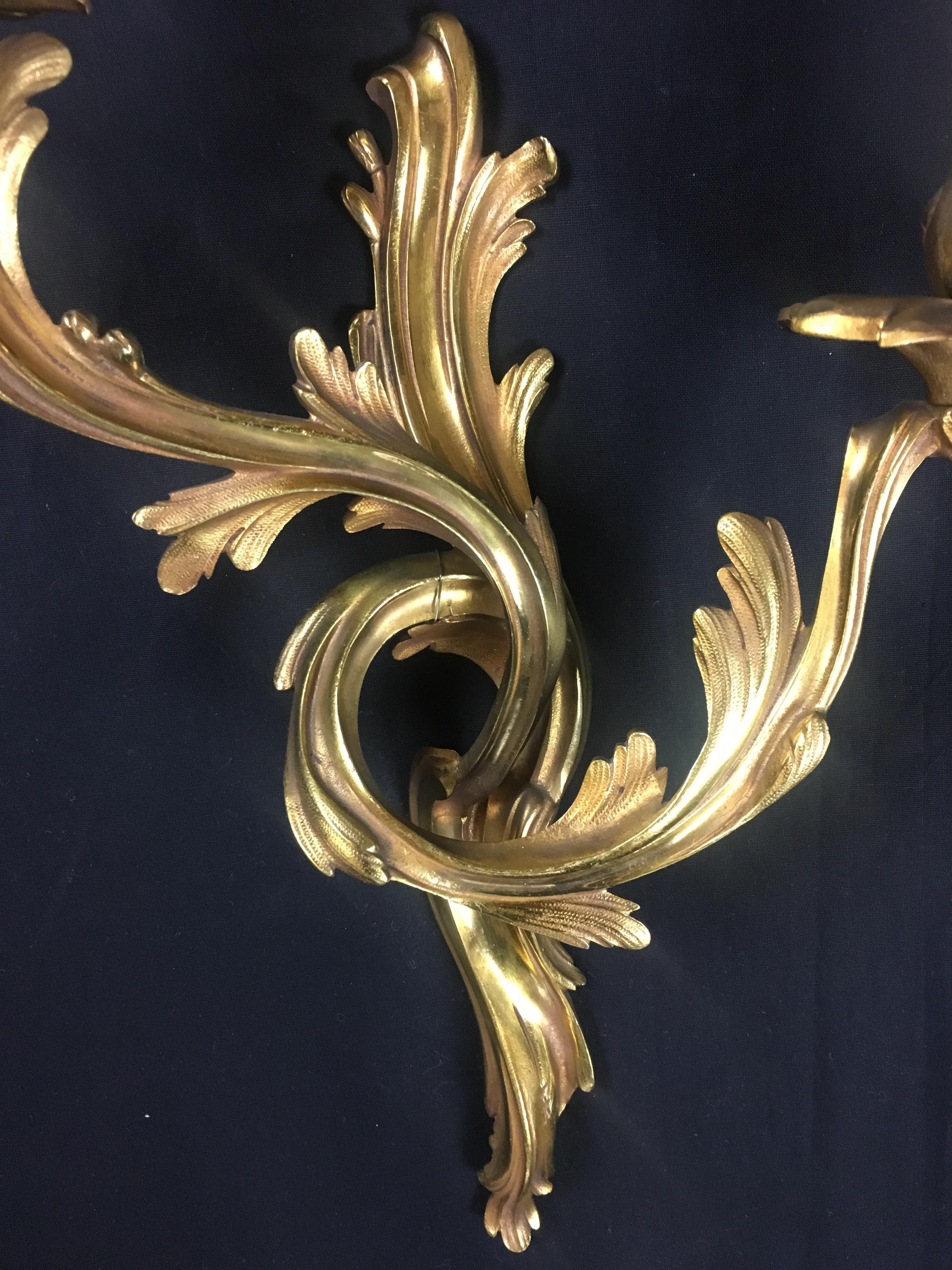 Set of 4 French 19th Century Gilded Bronze Double Arm Wall Sconces im Zustand „Gut“ in Miami, FL