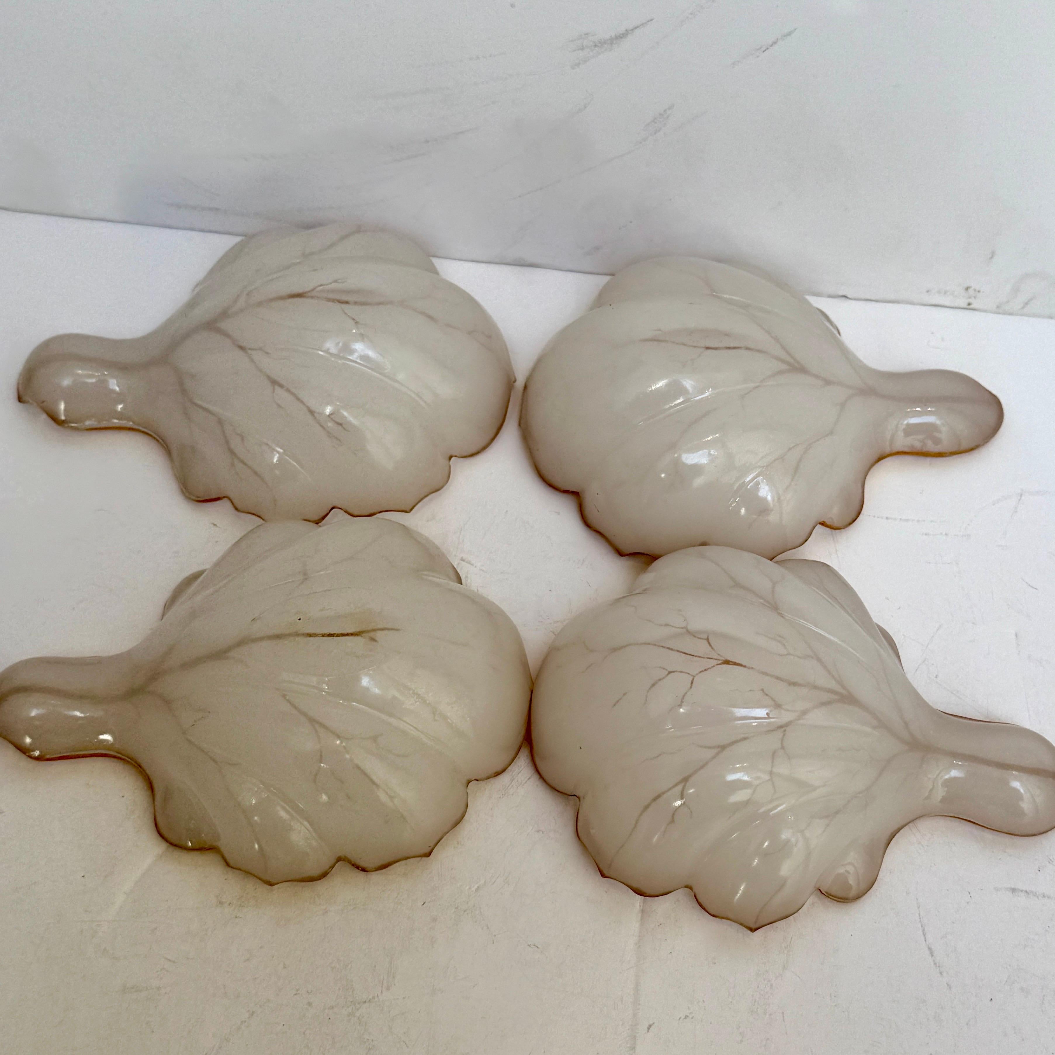 Satz von 4 French Opaline Candy Dishes des 19. Jahrhunderts in Blattform im Angebot 6