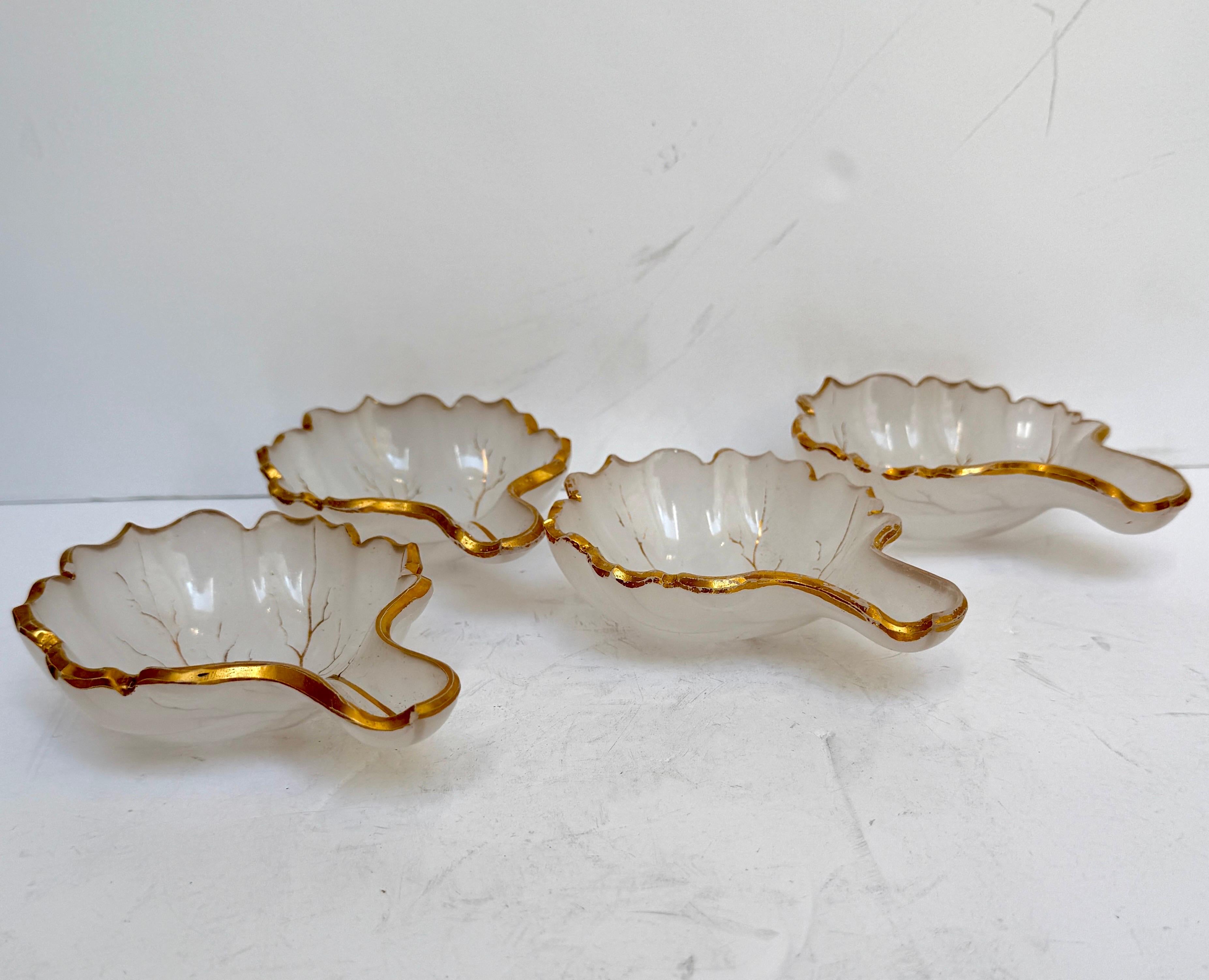 Satz von 4 French Opaline Candy Dishes des 19. Jahrhunderts in Blattform im Angebot 9