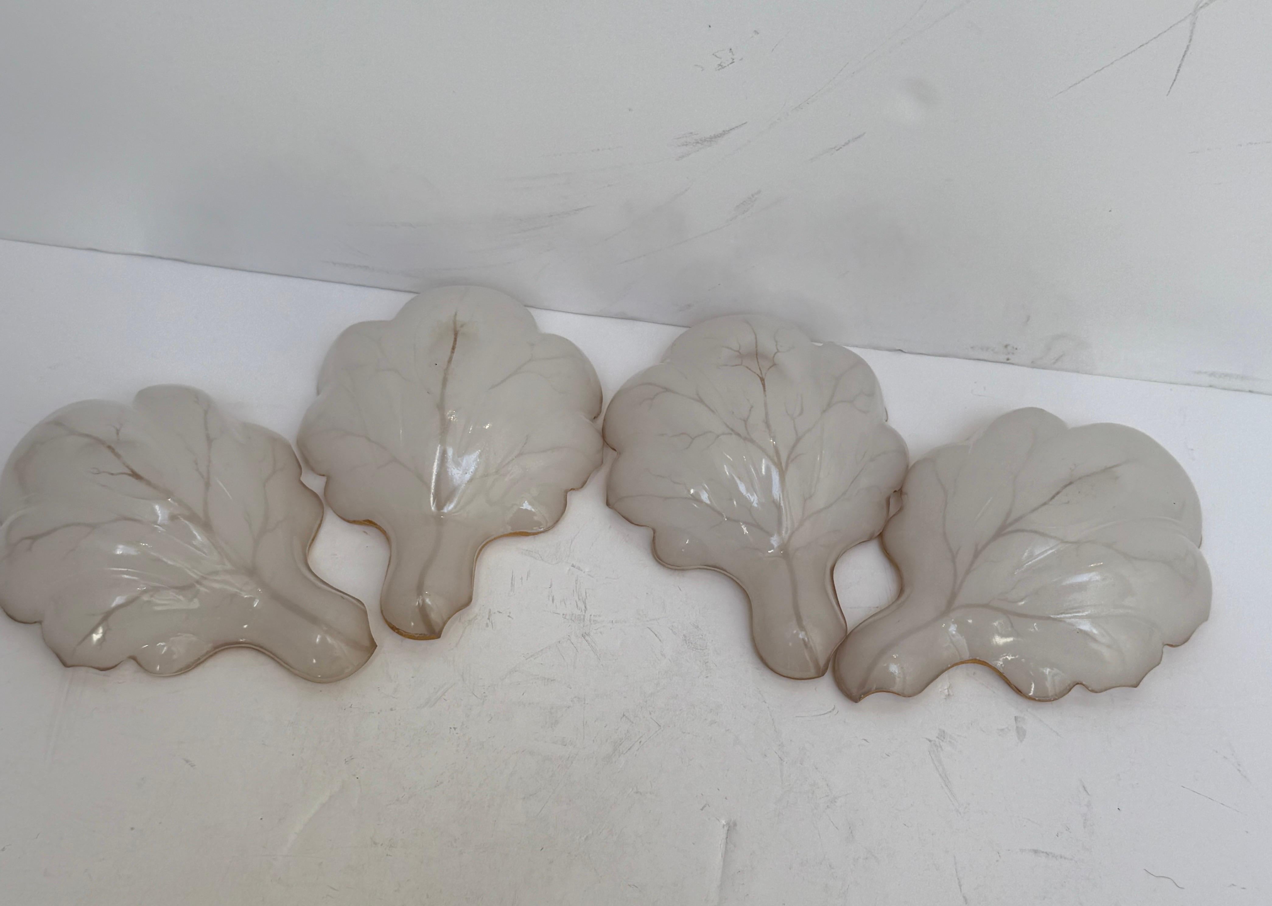 Satz von 4 French Opaline Candy Dishes des 19. Jahrhunderts in Blattform im Angebot 10