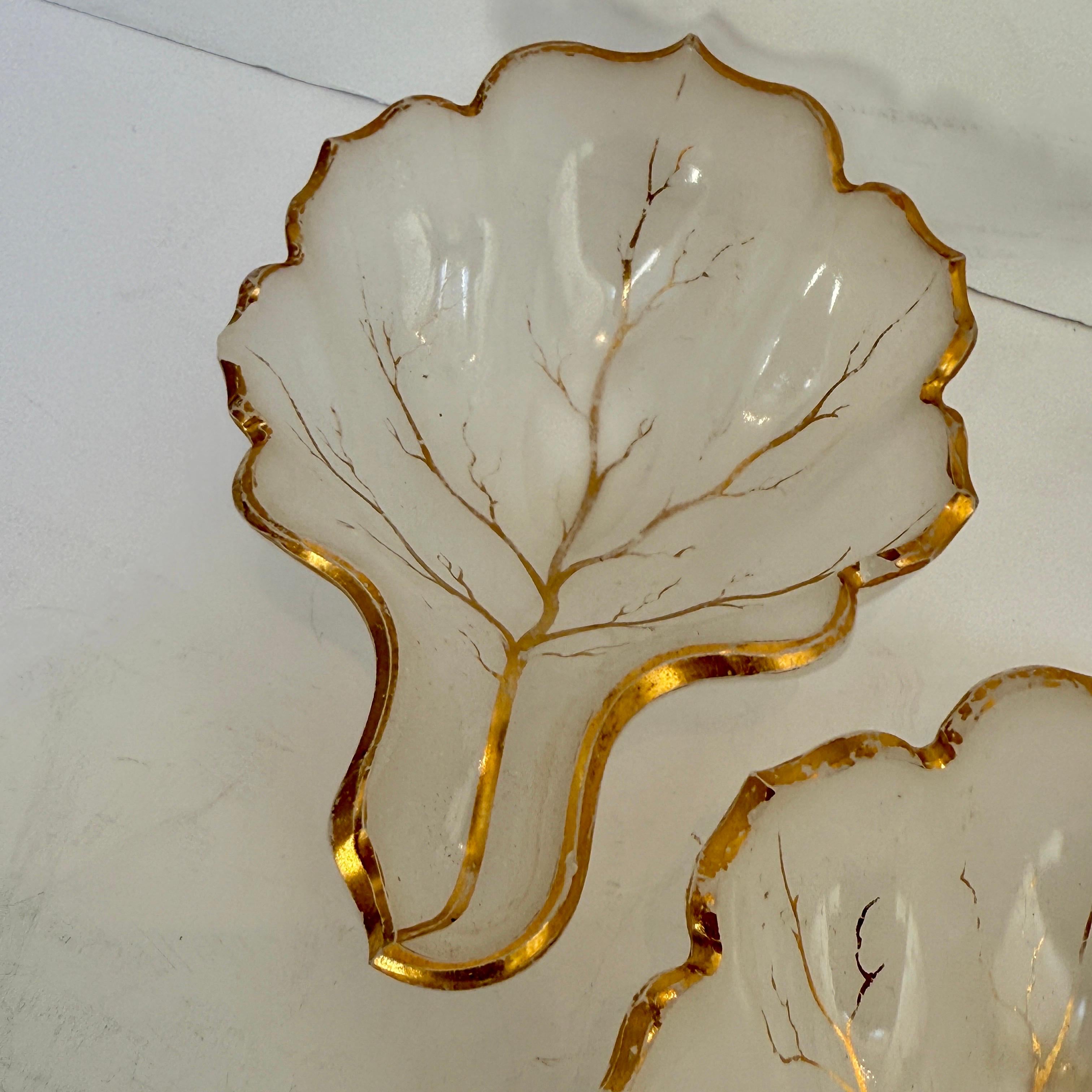 Satz von 4 French Opaline Candy Dishes des 19. Jahrhunderts in Blattform im Angebot 11