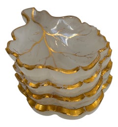 Satz von 4 French Opaline Candy Dishes des 19. Jahrhunderts in Blattform
