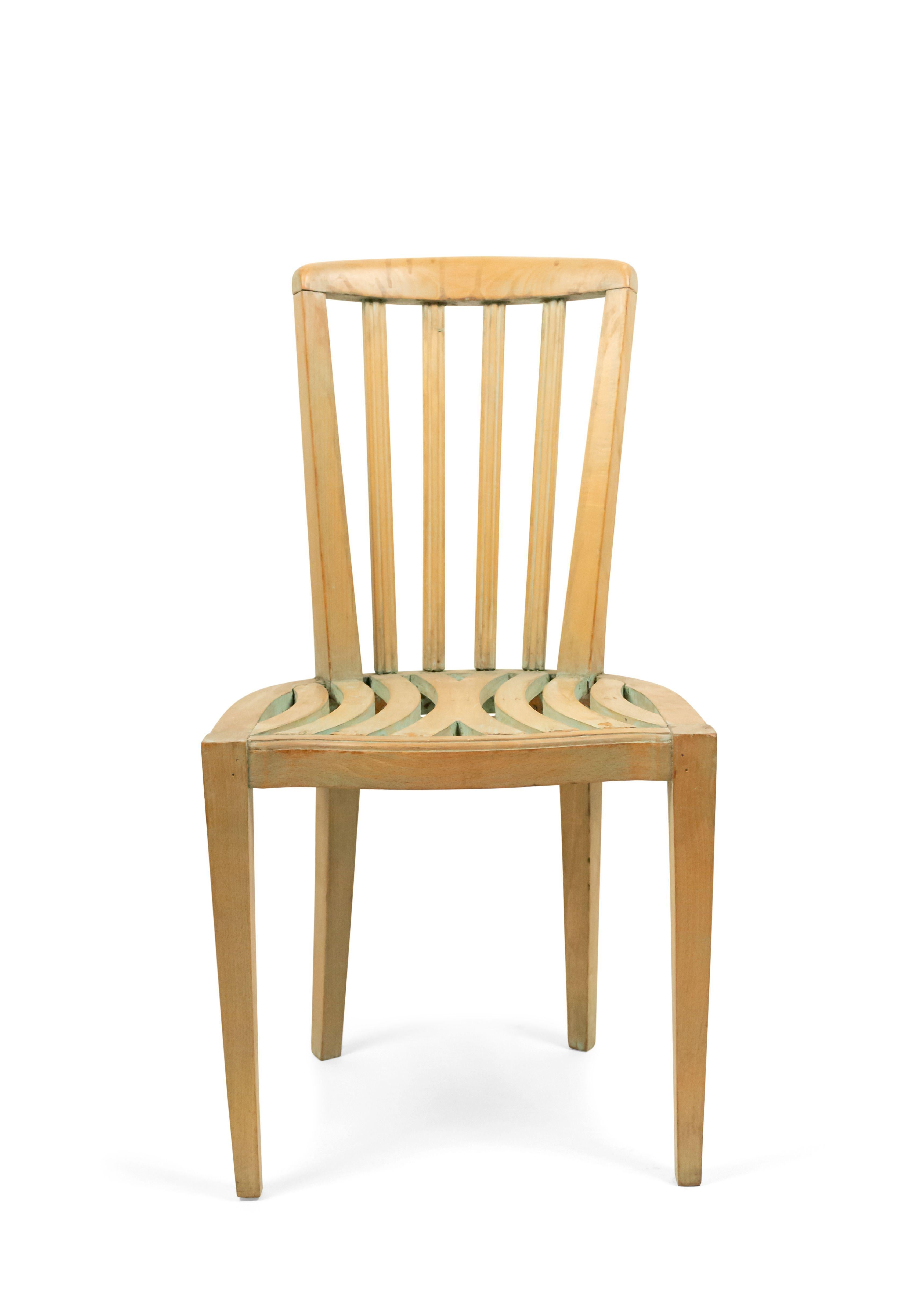 Français Ensemble de 4 chaises d'appoint Art Déco françaises blanchies en vente