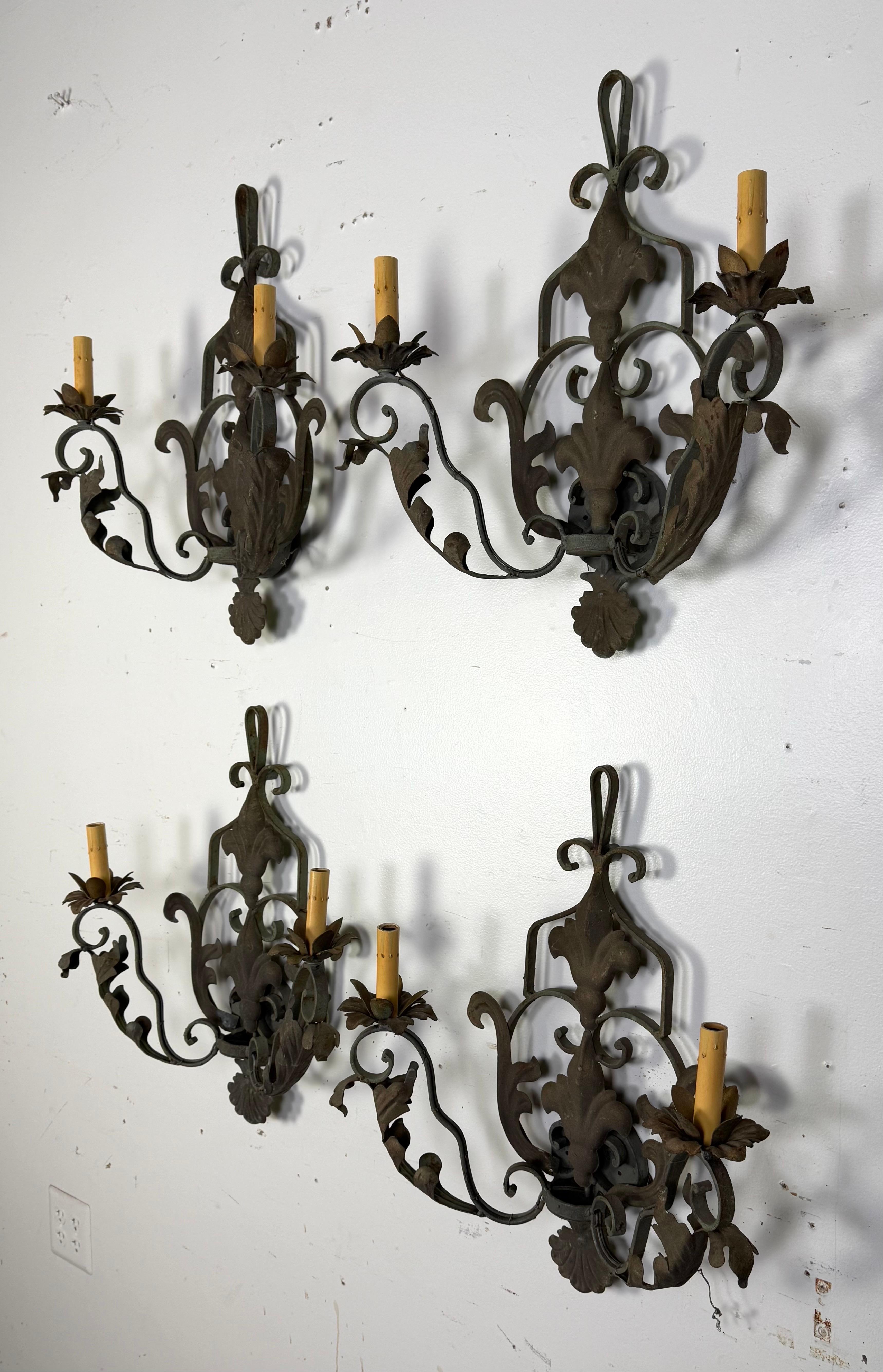 Set di (4) applique in ferro battuto in stile barocco francese in vendita 3