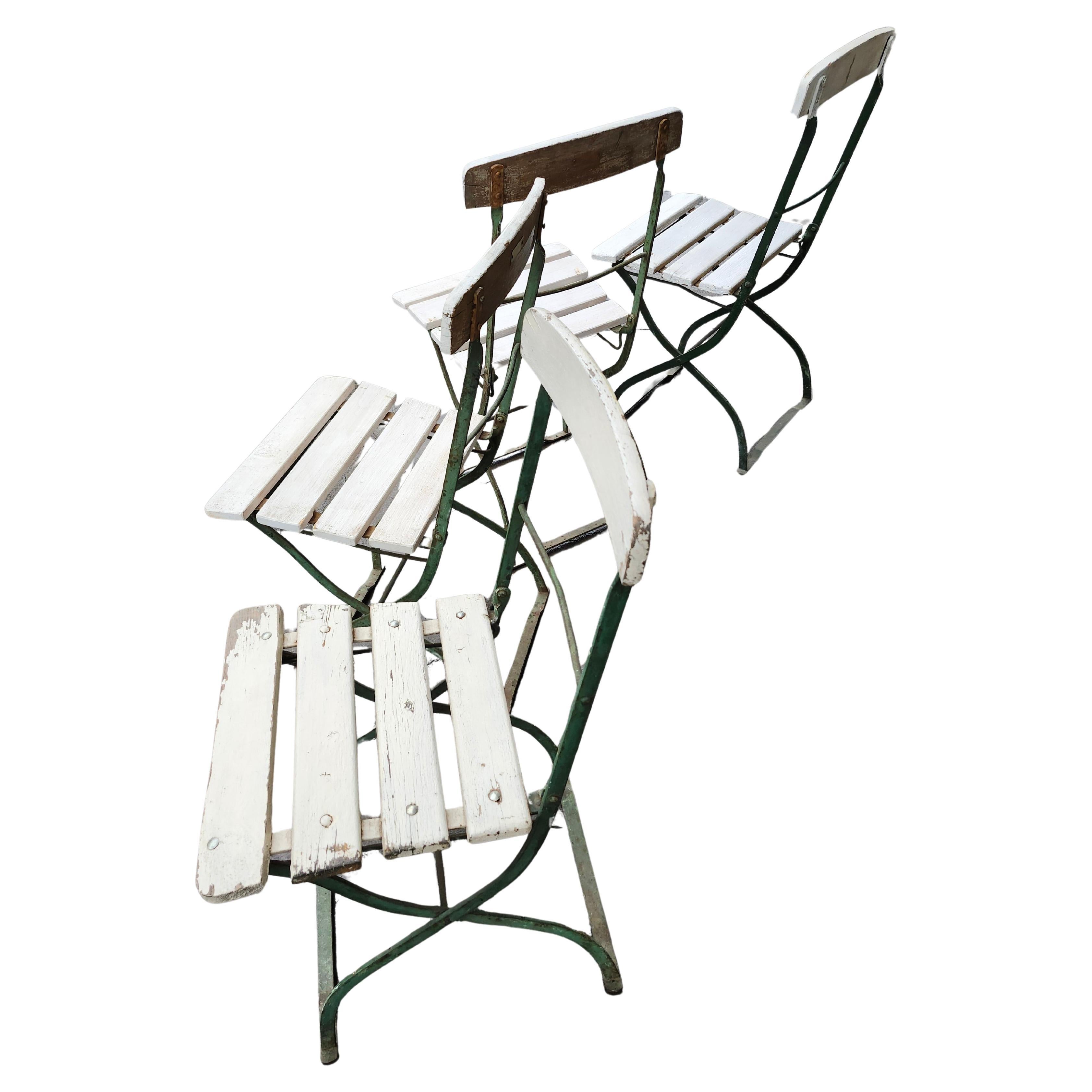 Set di 4 sedie da pranzo francesi Bistro da giardino Foldes con struttura in ferro e doghe in Wood 1925 In condizioni buone in vendita a Port Jervis, NY