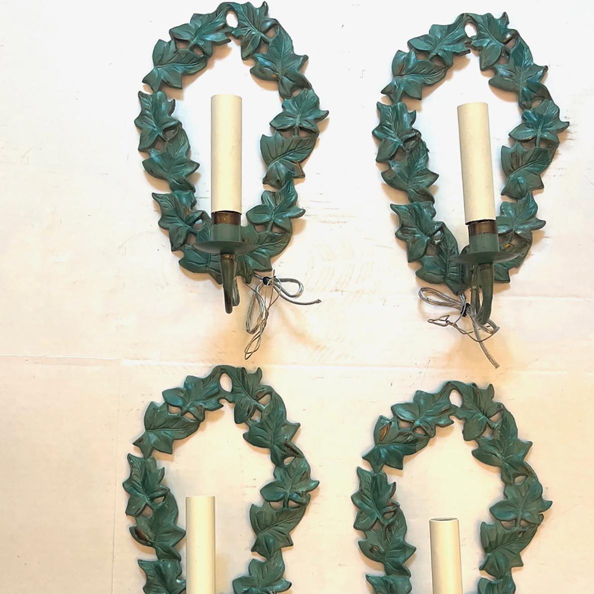 Dipinto a mano Set di 4 lampade in bronzo francese, vendute a coppia in vendita
