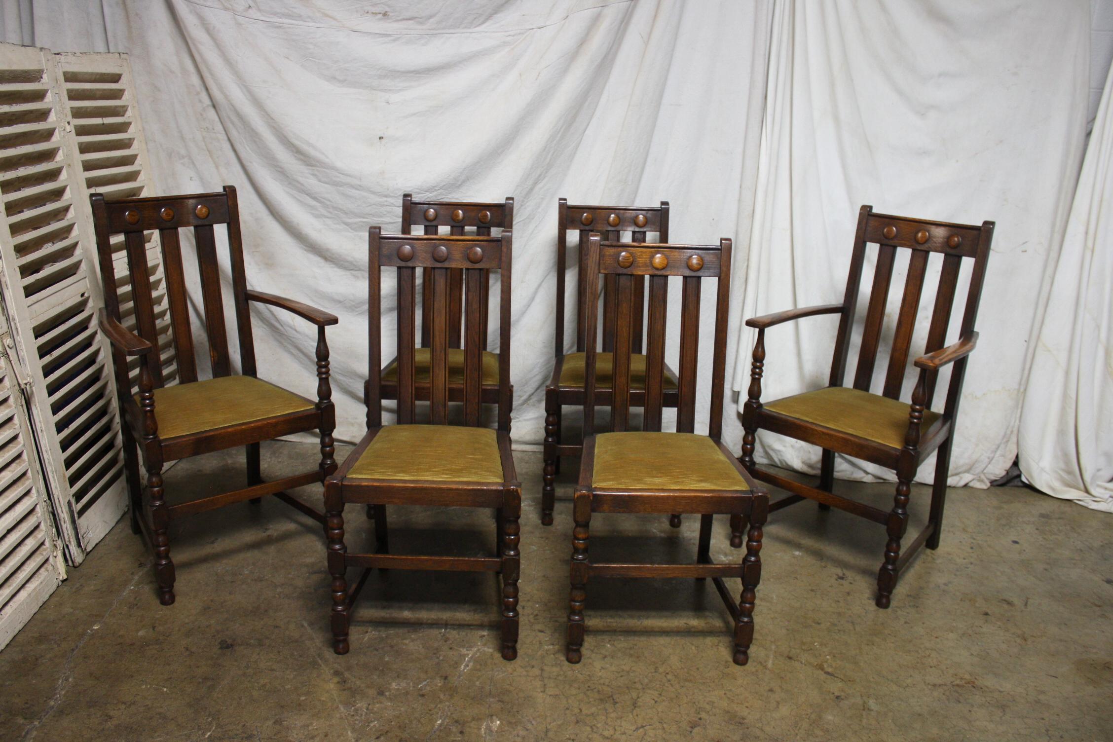This is a set of 4 chairs and 2 arm chairs.
Dimensions of the 4 chairs 17.75''W x 18.75''D x 38.75''H (floor to the seat 18''H). 
Dimensions of the 2 armchairs 22.75''W x 20.75''D x 41''H (floor to the seat 18''H).