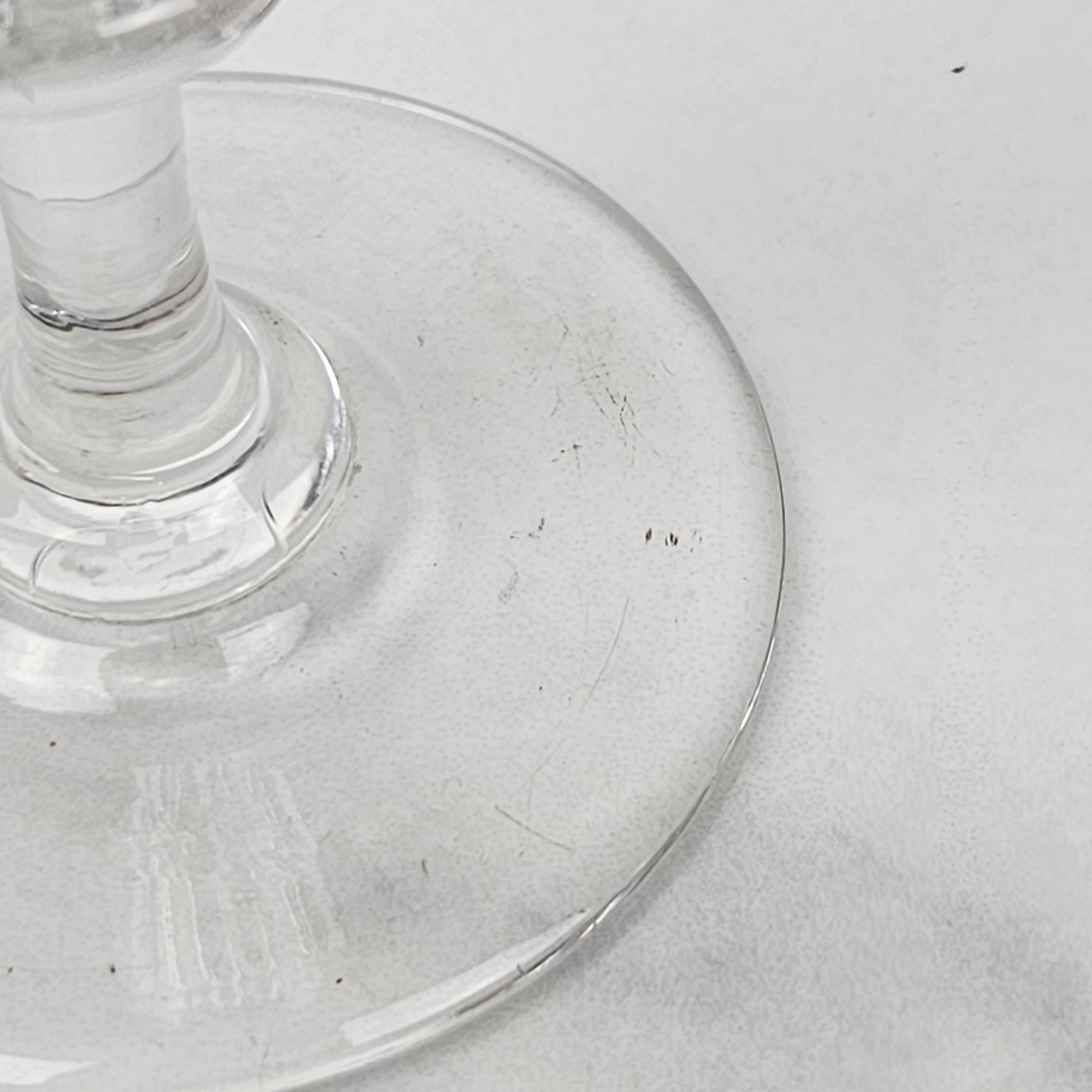 Cristal Ensemble de 4 flûtes à champagne françaises en cristal, vers 1870 en vente
