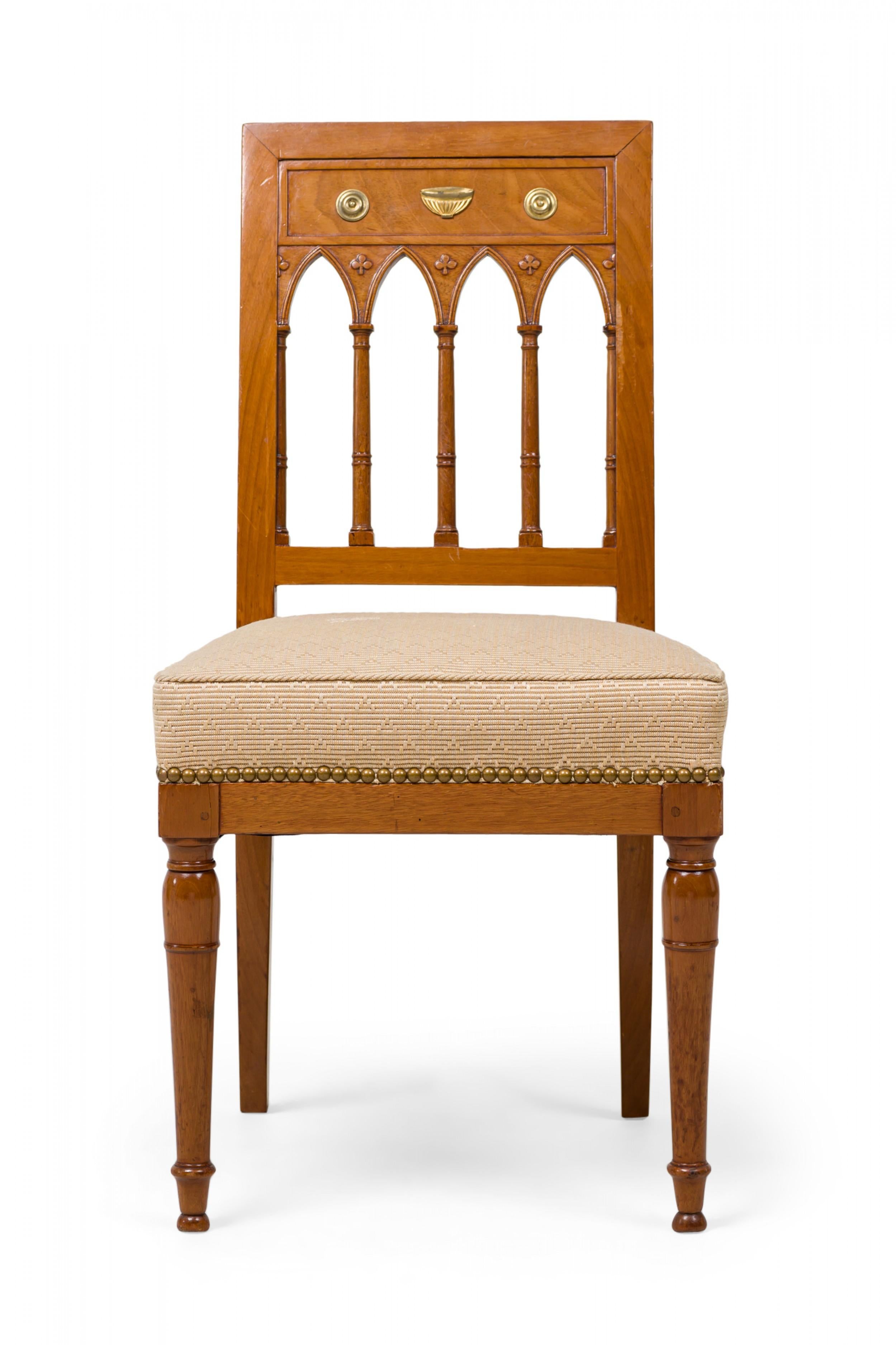 SET of 4 French Charles X dining / side chairs with slightly sloped rectangular openwork backs in a carved arch design featuring an applied brass urn flanked by 2 medallions, upholstered seat in a textured beige fabric, bordered by a row of brass