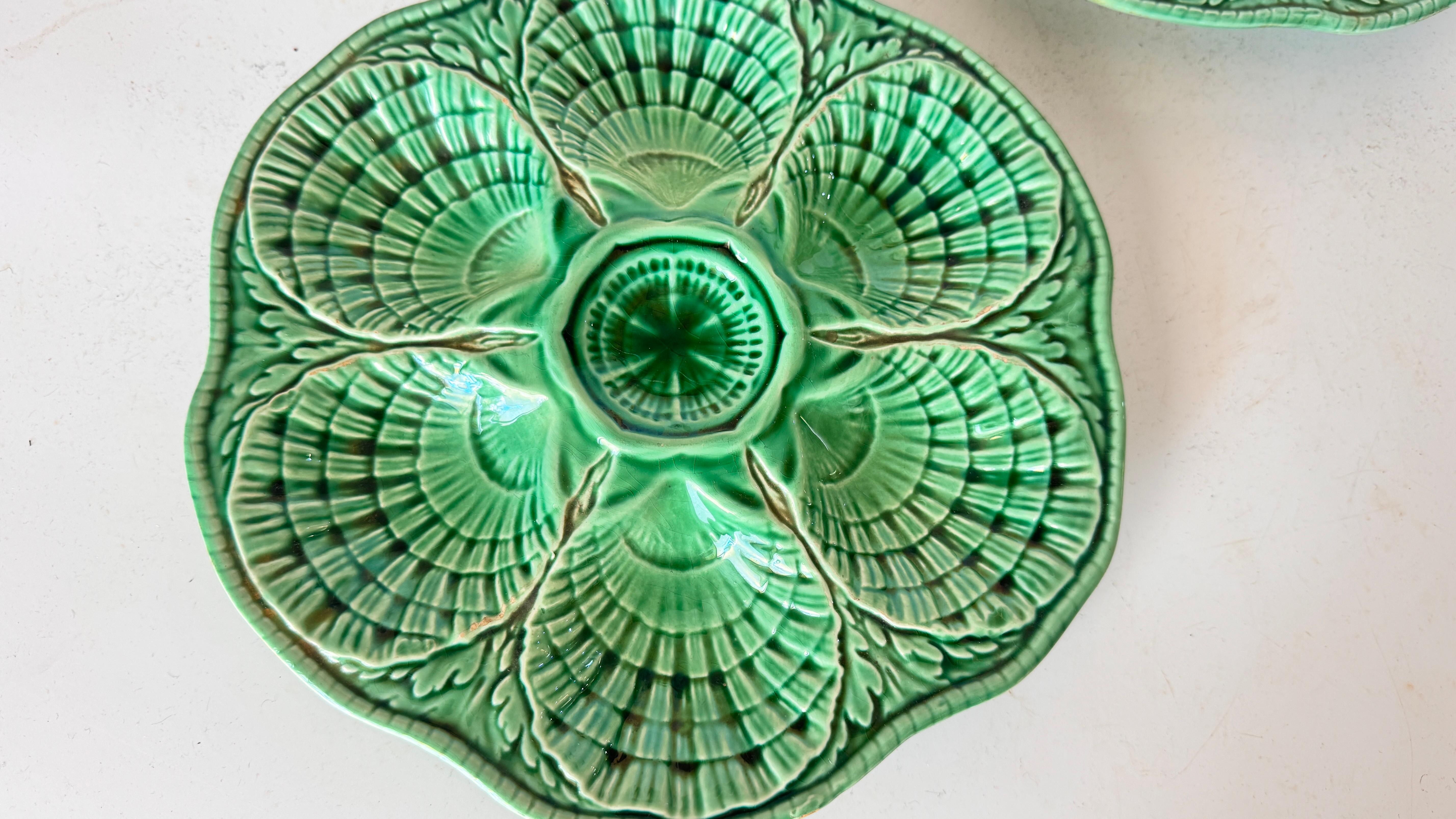 Art Nouveau Set di 4 piatti in maiolica verde francese - Manifattura di Sarreguemines - XX secolo in vendita