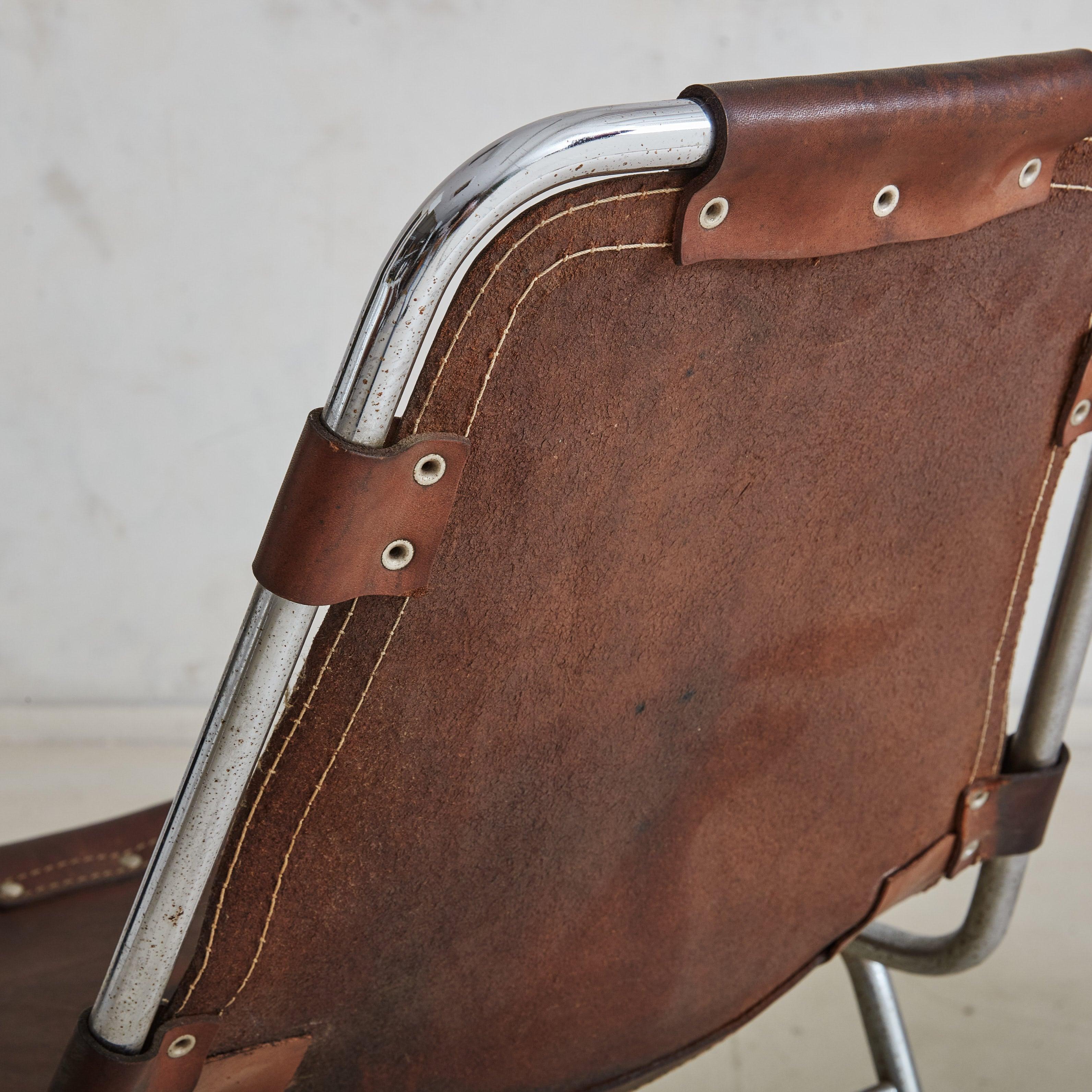 Set of 4 French 'Les Arcs' Brown Leather Chairs Attributed to Charlotte Perriand im Angebot 3
