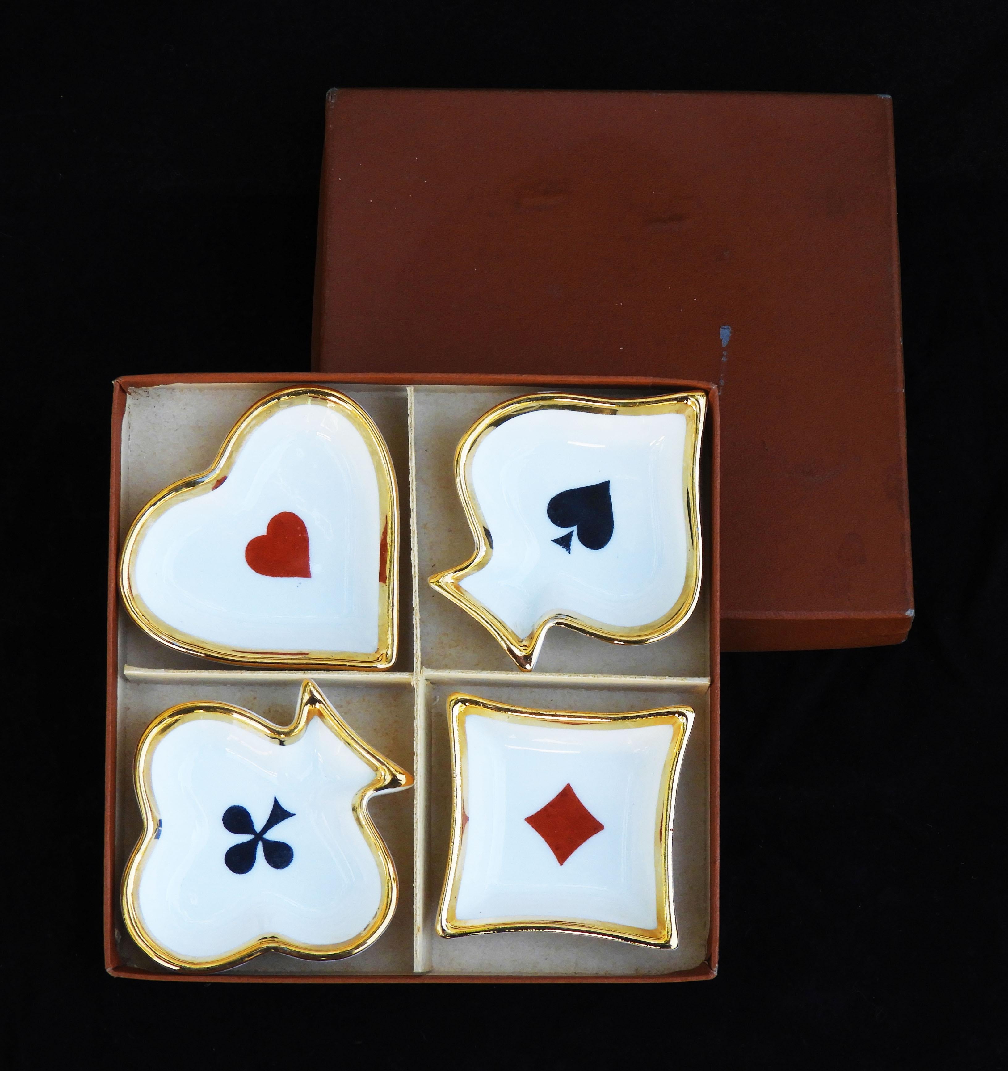 Satz von 4 Französisch Limoges Porzellan Spielkarte Thematische Gerichte/Ashrays C1960s im Angebot 3