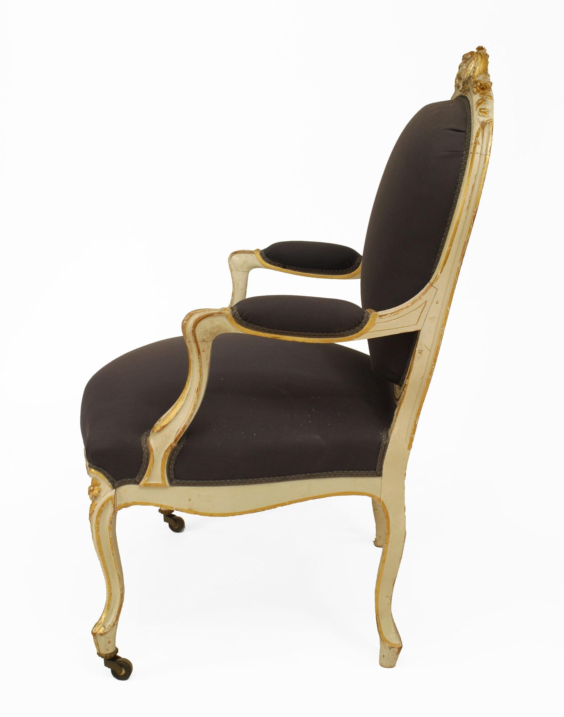 Satz von 4 französischen Louis-XV-Sesseln in Lila (Geschnitzt) im Angebot