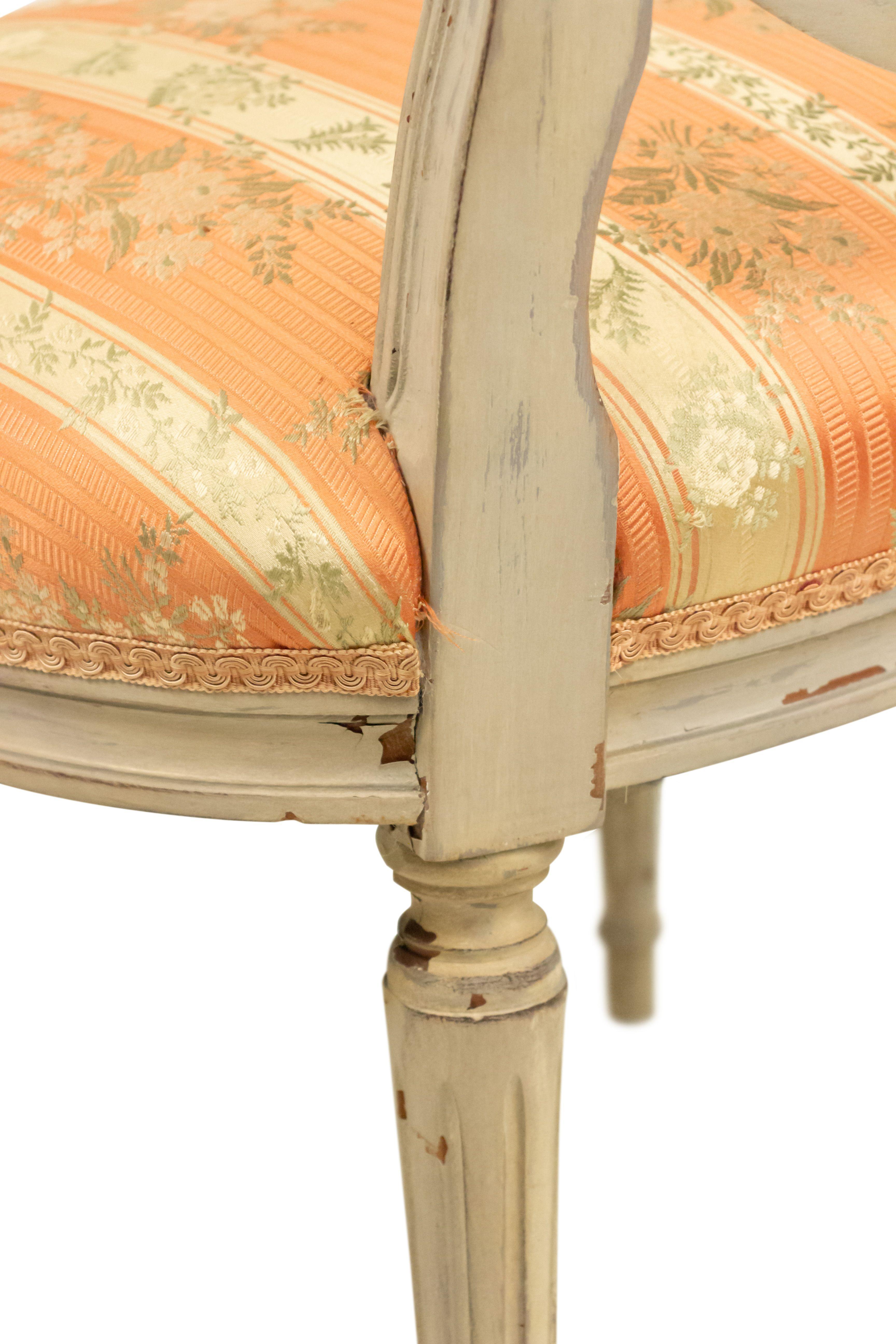 20ième siècle Ensemble de 4 chaises d'appoint françaises Louis XVI en damas en vente