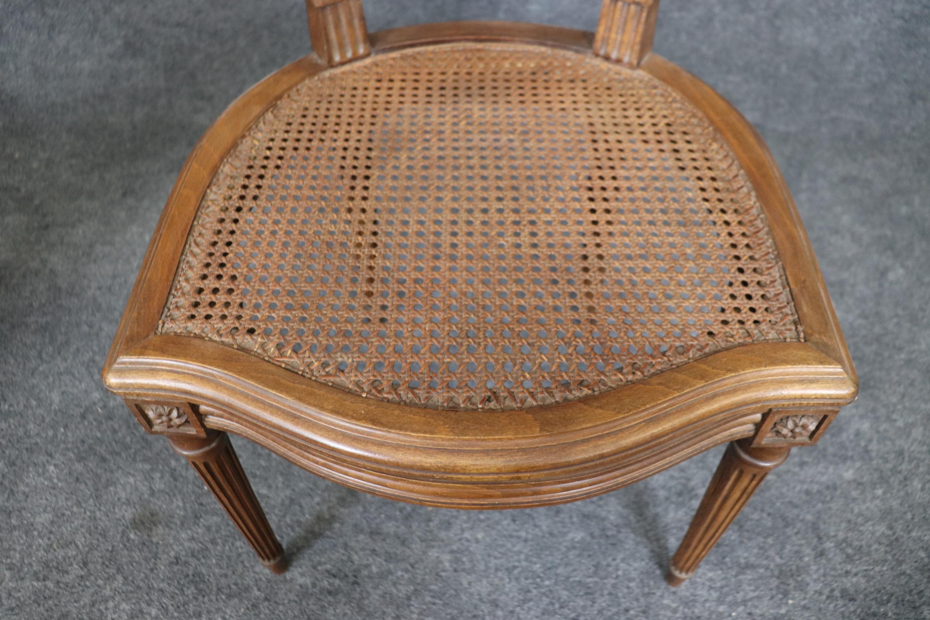 Ensemble de 4 chaises de salle à manger françaises de style Louis XVI en rotin, vers 1940 en vente 5