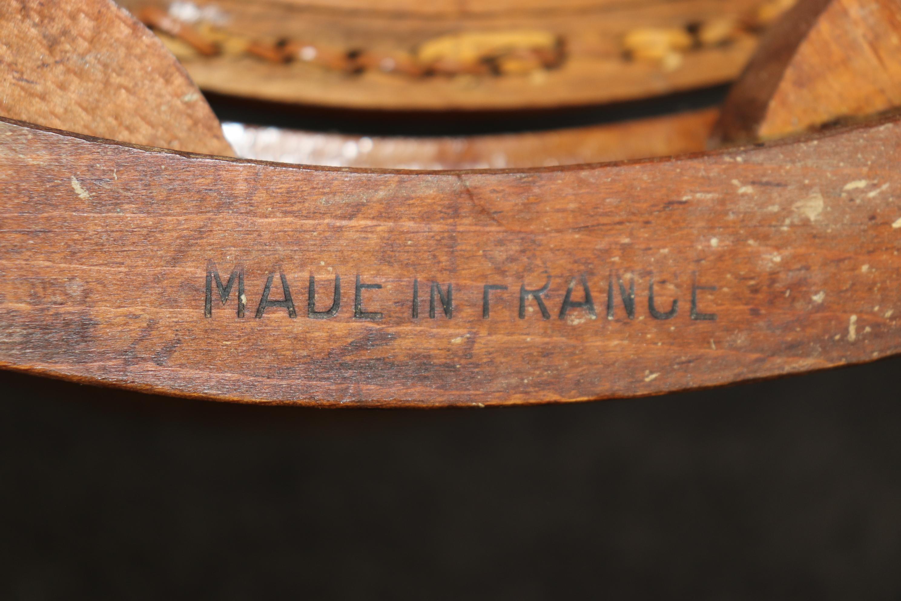 Satz von 4 französischen Esszimmerstühlen aus Schilfrohr im Louis-XVI.-Stil, um 1940 im Angebot 6