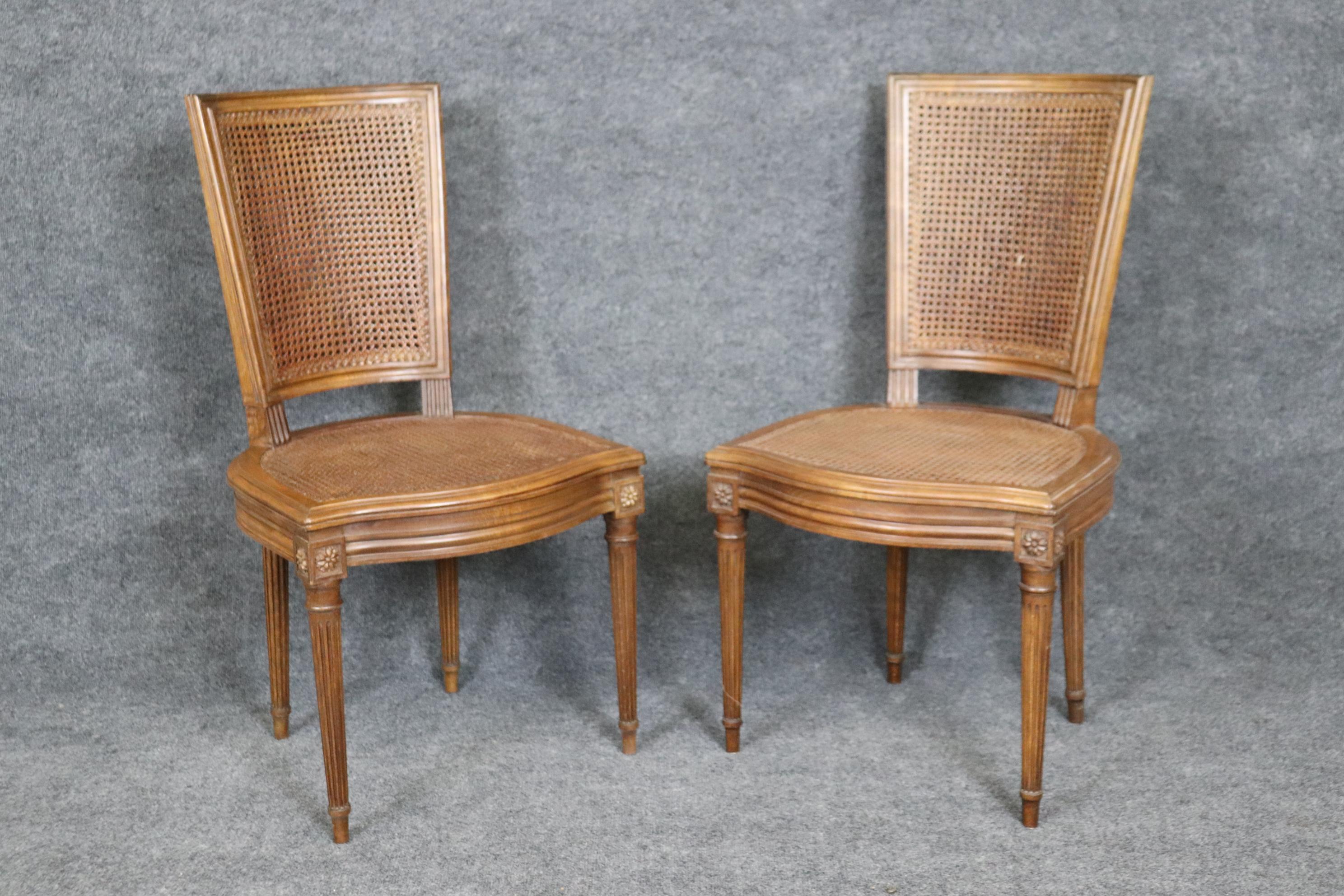 Français Ensemble de 4 chaises de salle à manger françaises de style Louis XVI en rotin, vers 1940 en vente