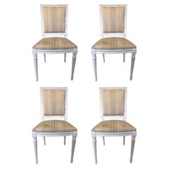 Satz von 4 französischen Stühlen im Louis-XVI-Stil mit gepolsterten quadratischen Rückenlehnen