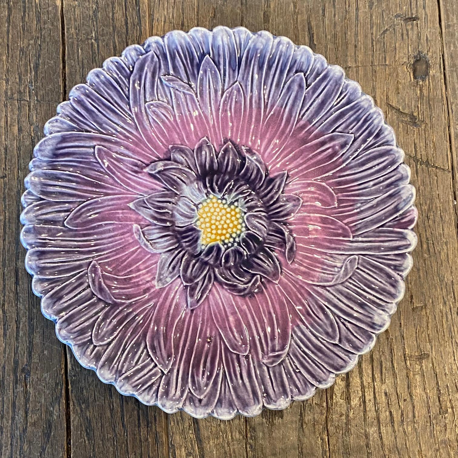 Set di 4 piatti in maiolica francese Art Nouveau Purple Daisy di Orchies in vendita 1