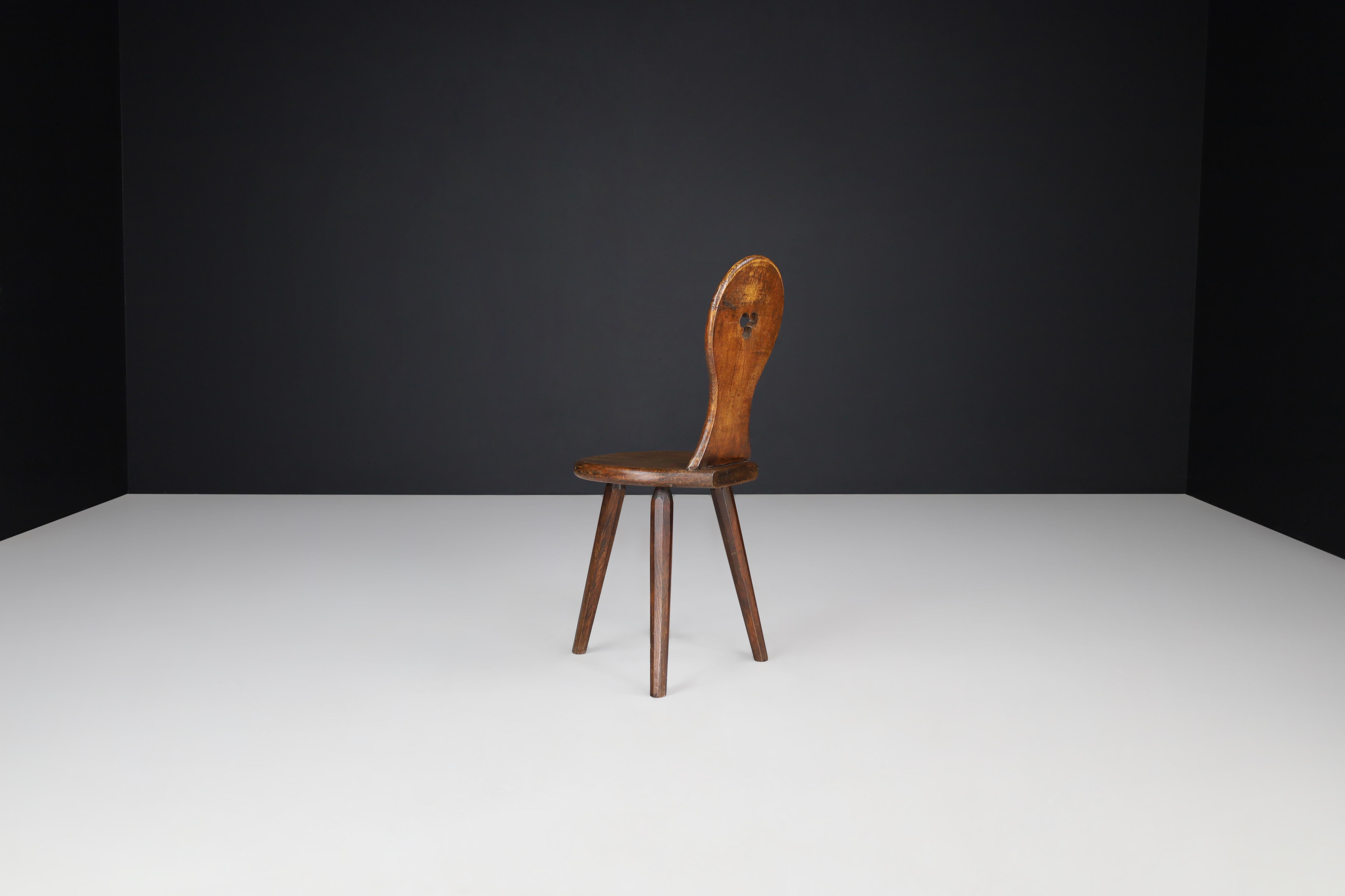 Set di 4 sedie a treppiede alpine in Oak francese, anni '50 in vendita 3