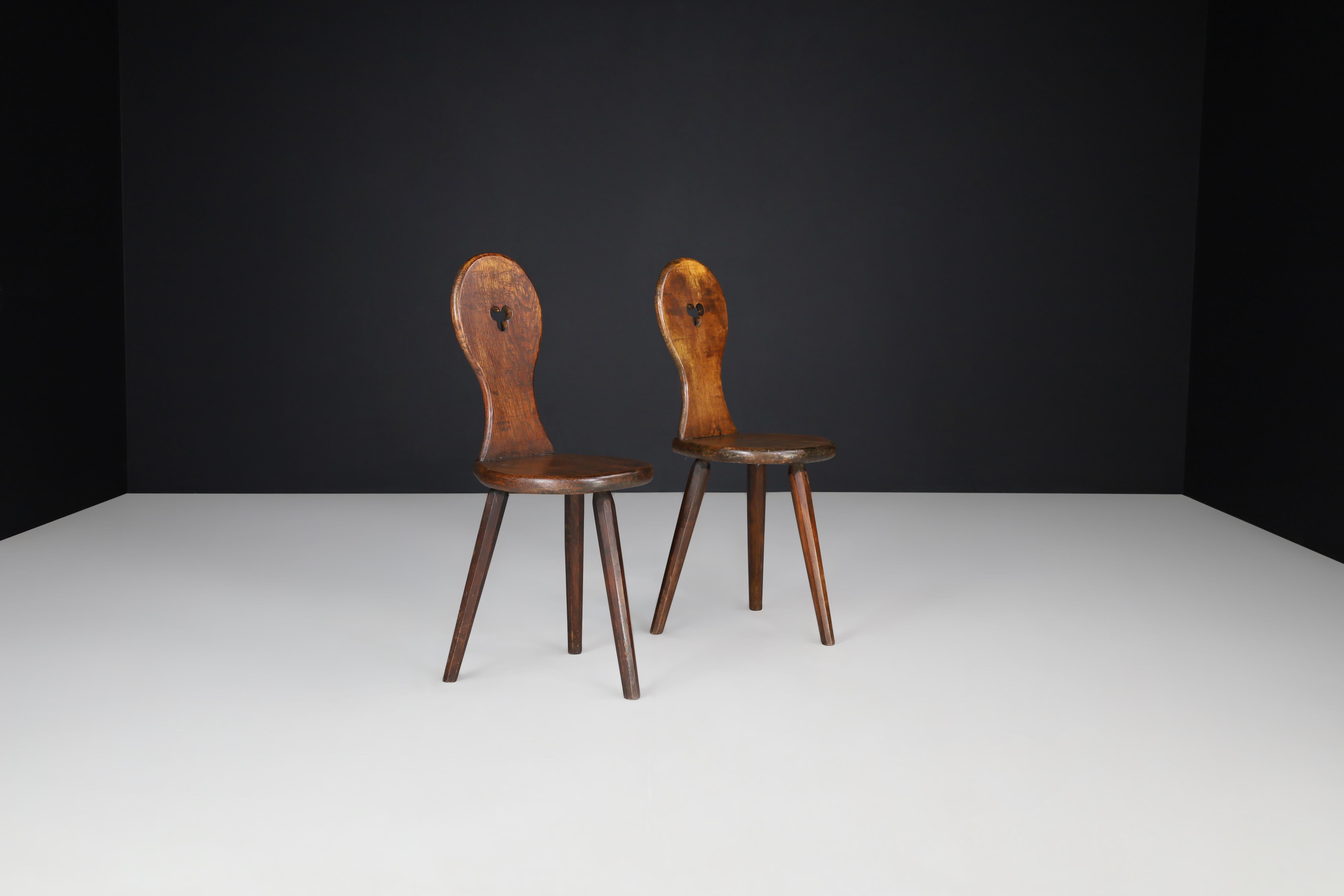 Rustico Set di 4 sedie a treppiede alpine in Oak francese, anni '50 in vendita