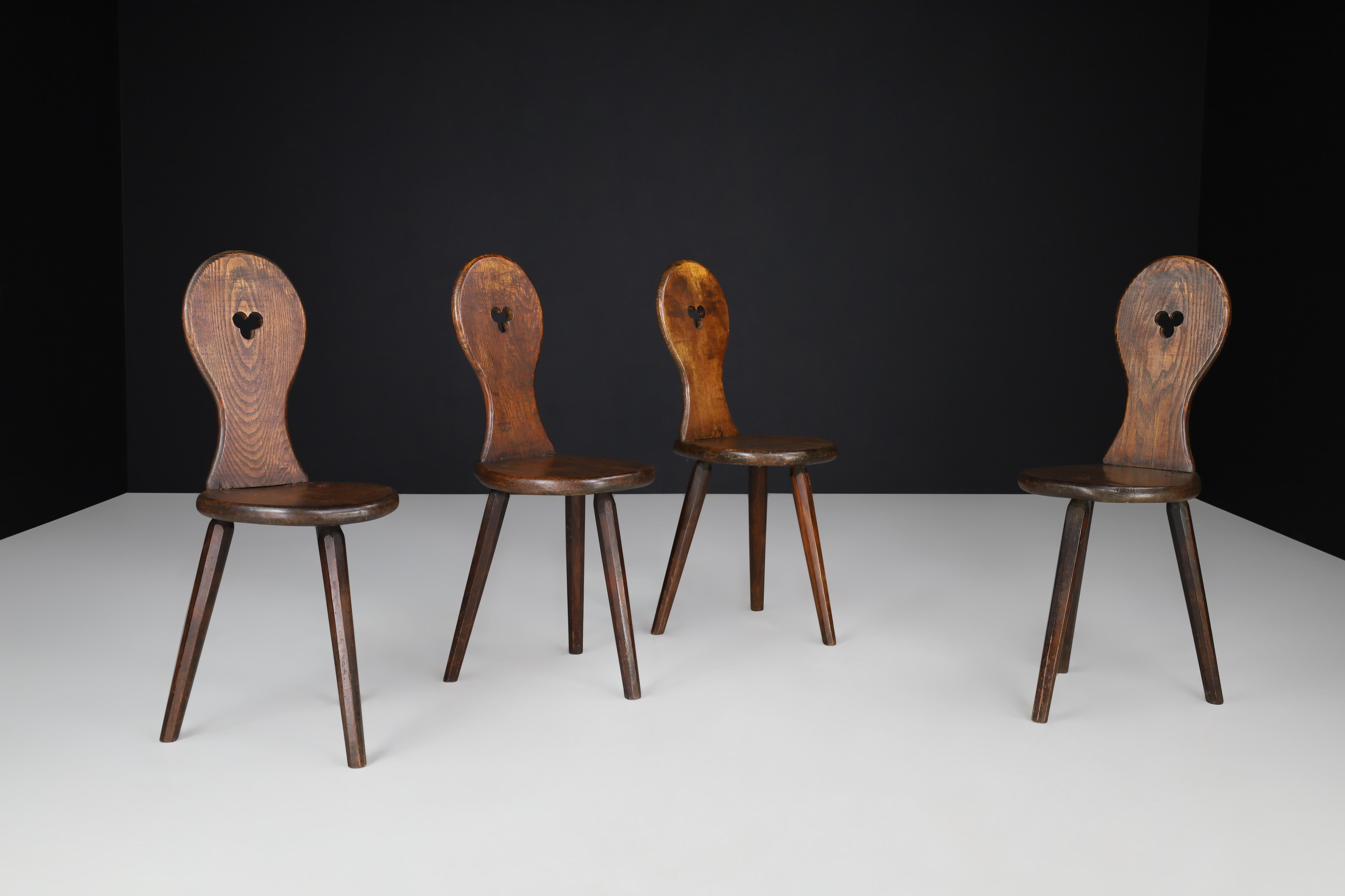 Set di 4 sedie a treppiede alpine in Oak francese, anni '50 In condizioni buone in vendita a Almelo, NL