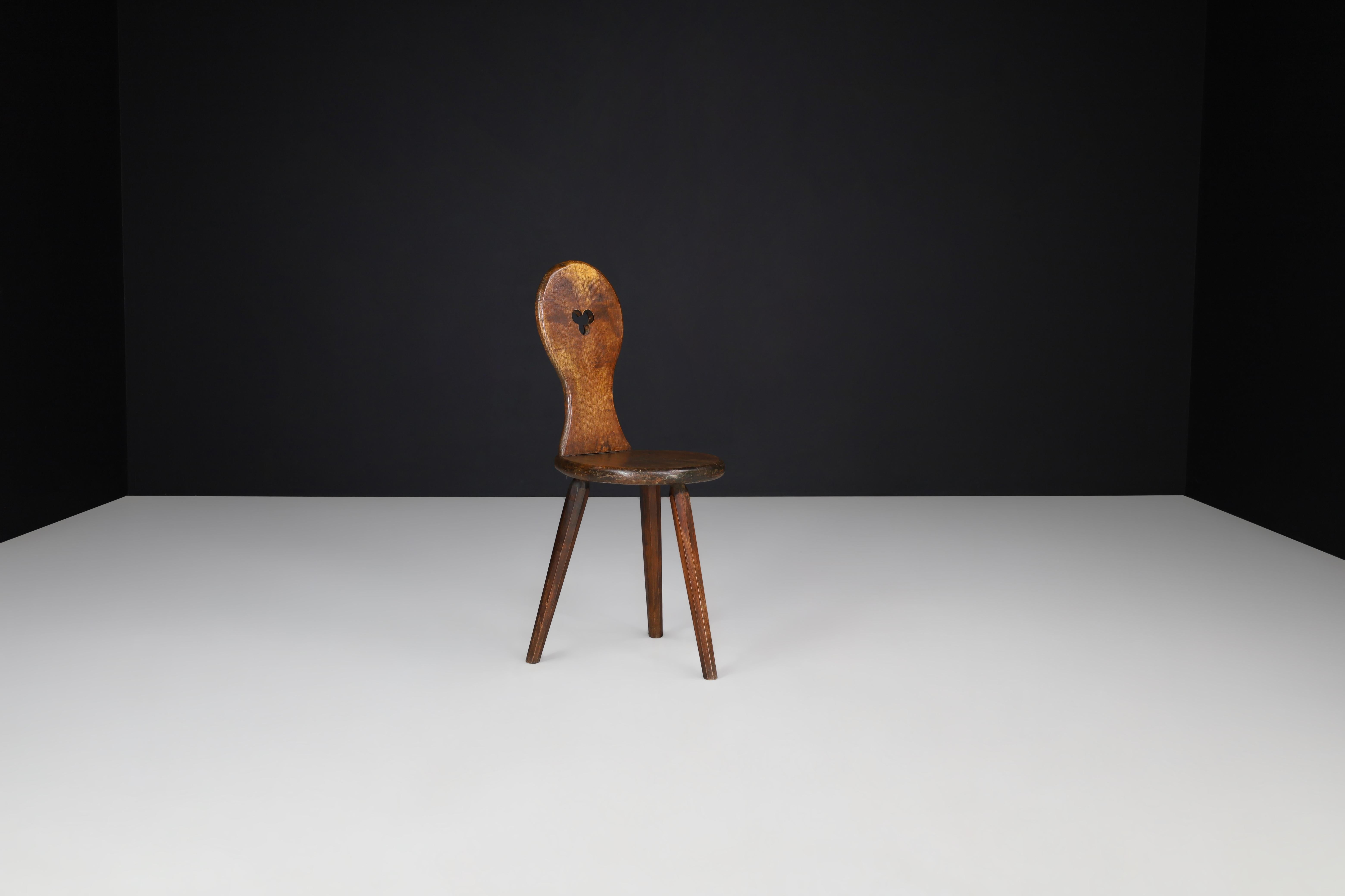 Set di 4 sedie a treppiede alpine in Oak francese, anni '50 in vendita 2