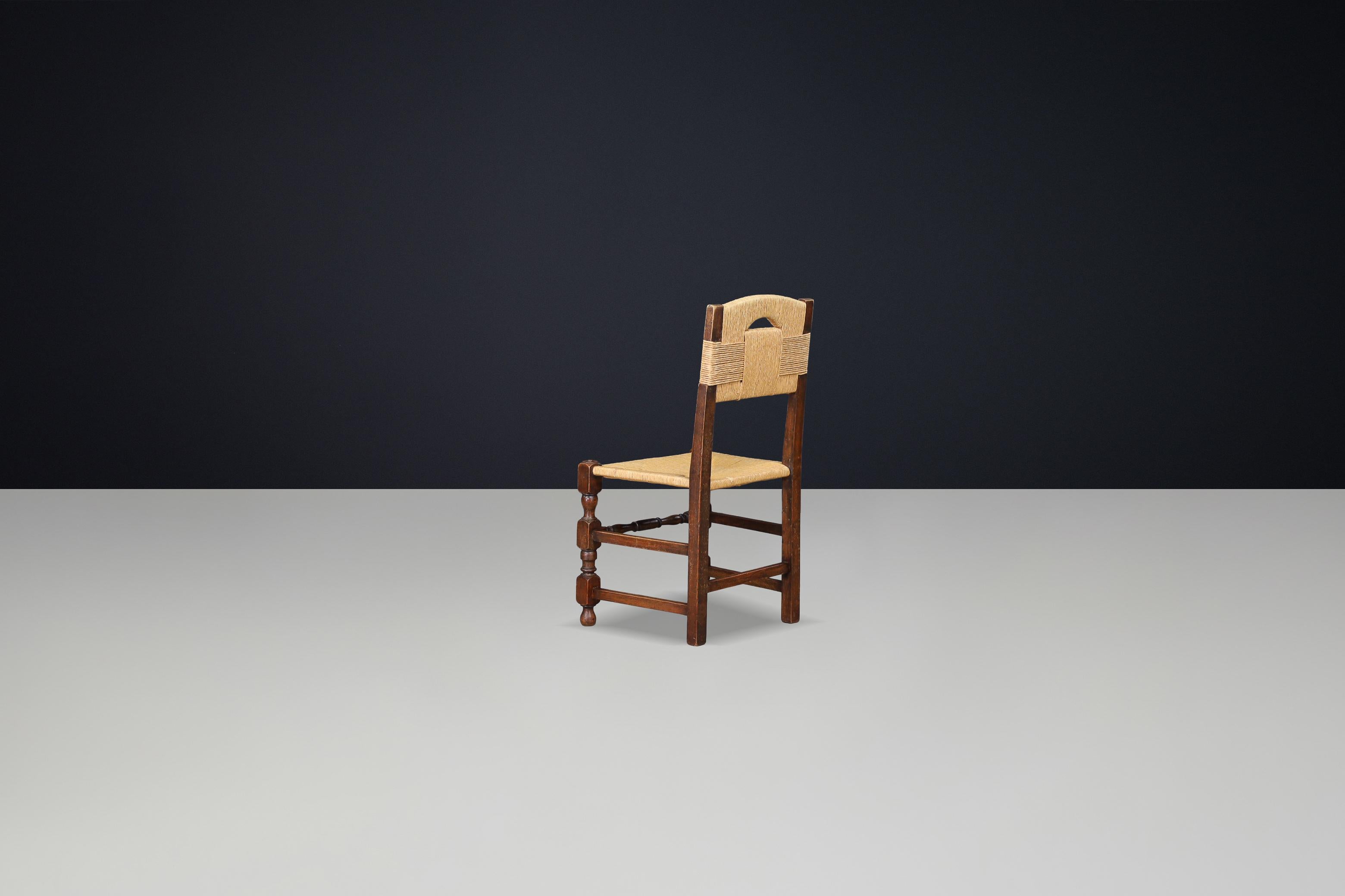 Satz von 4 französischen Eichen-Esszimmerstühlen mit Seilsitzen, 1940er Jahre im Angebot 2