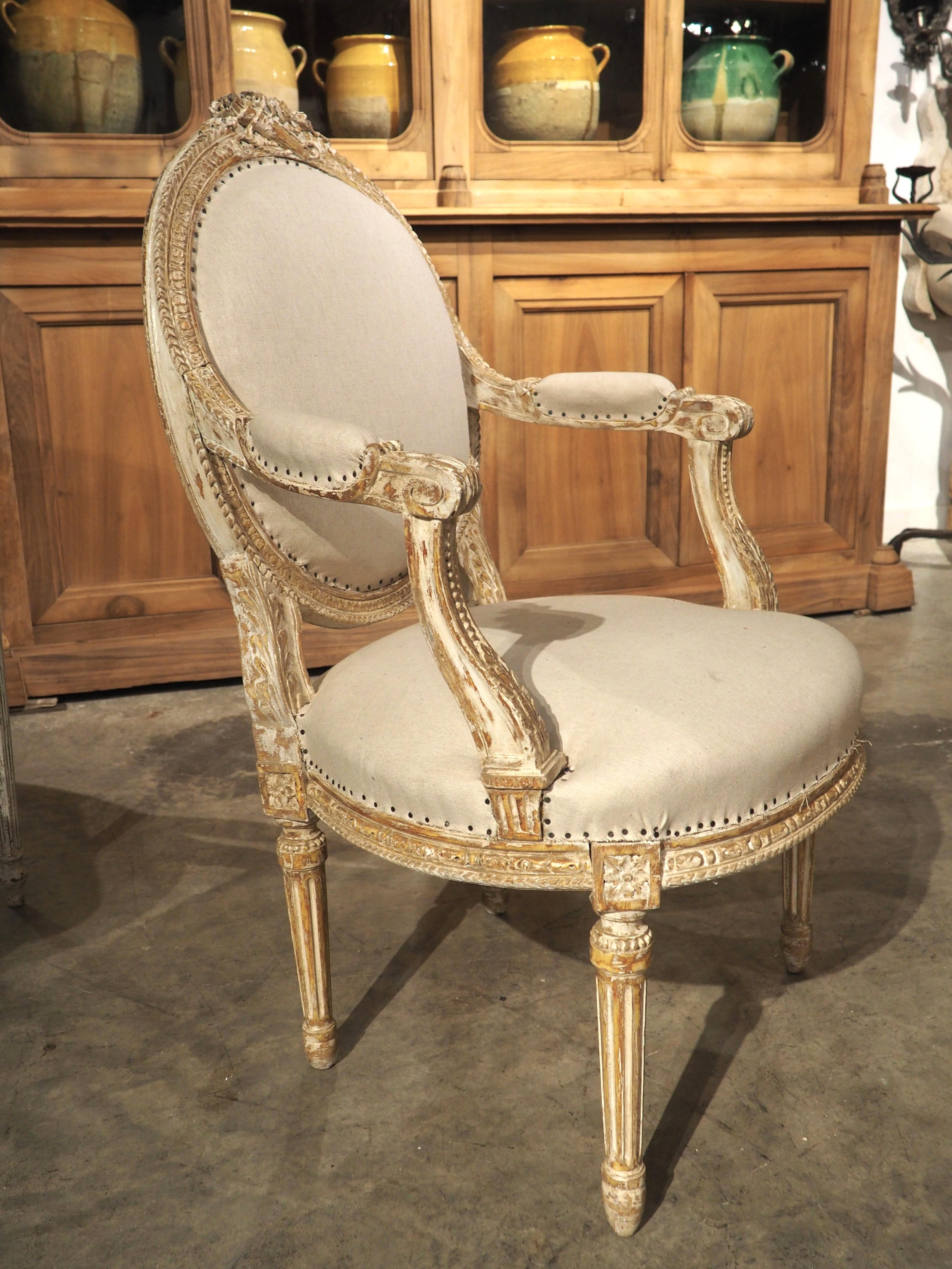 Satz von 4 französischen Cabriolet-Sesseln im Louis-XVI.-Stil, teilweise lackiert, um 1885 im Angebot 9