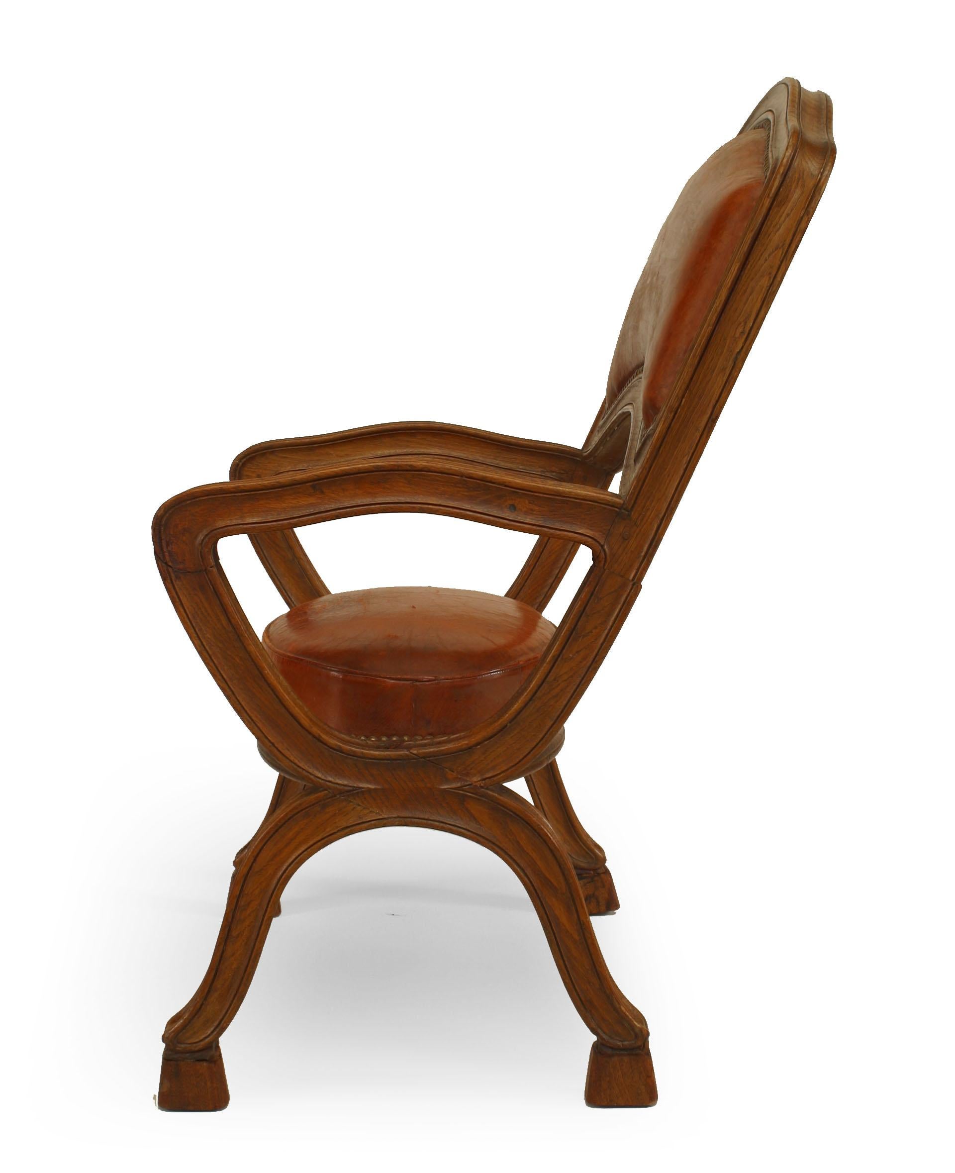 Ensemble de 4 chaises à accoudoirs en chêne de style provincial français (19e siècle), avec des pieds en forme de 