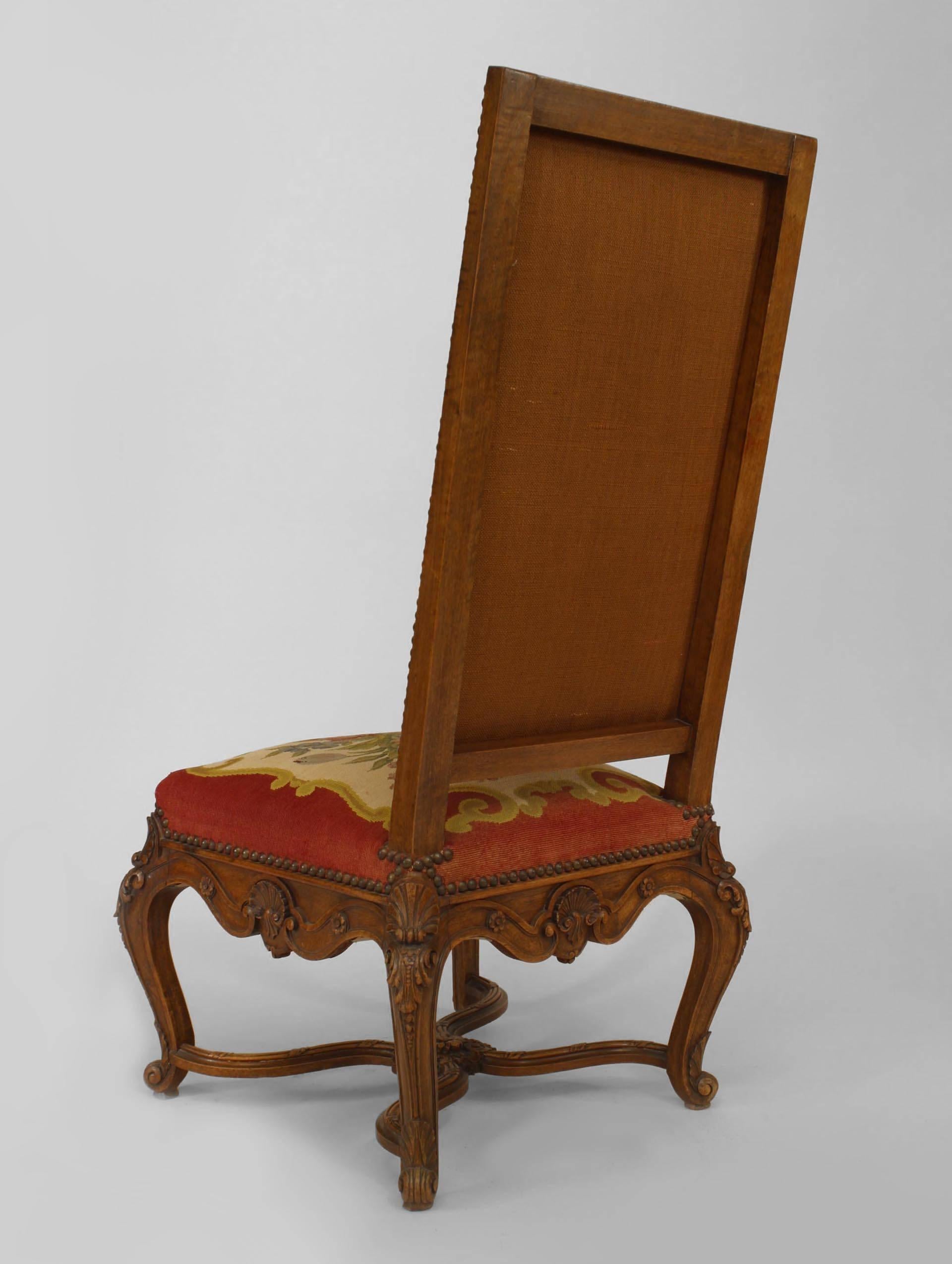 Satz von 4 roten, geblümten Aubusson-Beistellstühlen im französischen Regence-Stil im Zustand „Gut“ im Angebot in New York, NY