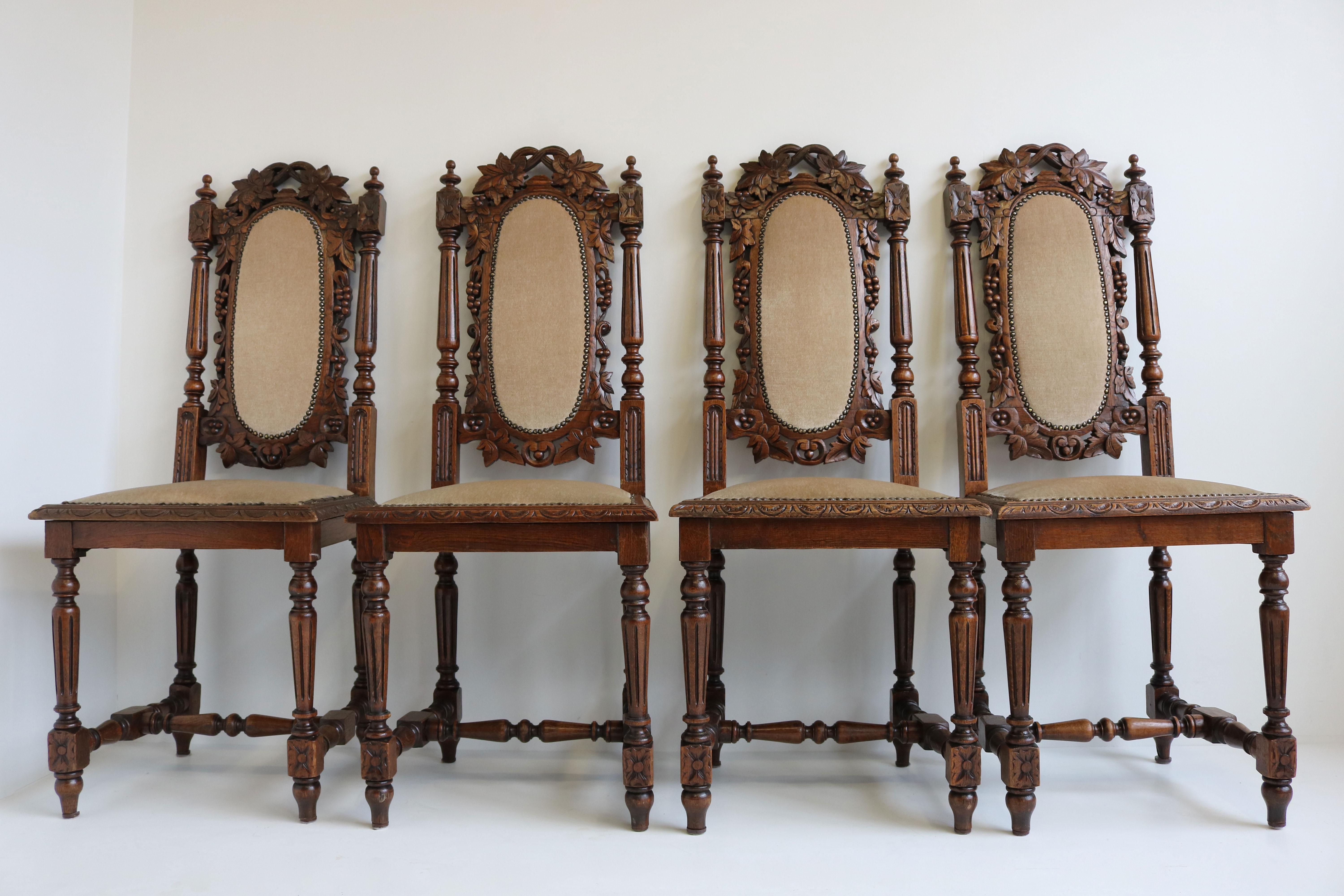 Set of 4 French Renaissance Revival Hunting Style Chairs Carved Oak Black Forest For Sale 1