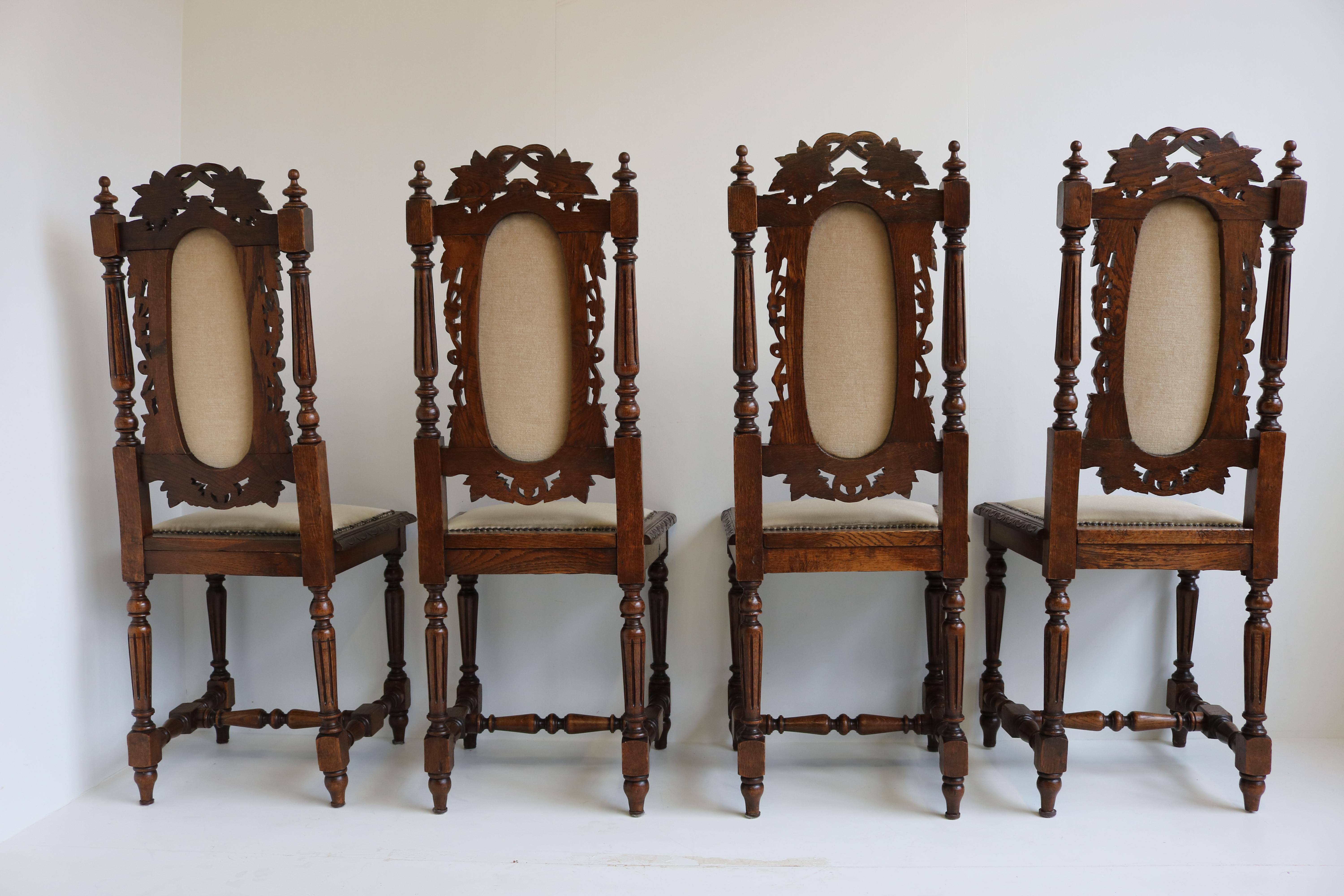 Satz von 4 französischen Renaissance-Revival-Stühlen im Jagdstil aus geschnitzter Eiche, Schwarzwälder Wald (Stoff) im Angebot