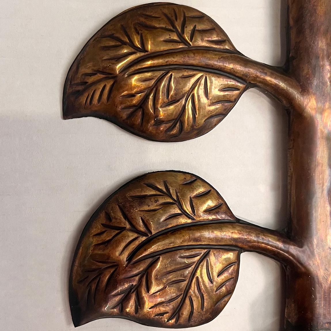 Patinato Set di 4 sconsigliere francesi Repousse, vendute a coppia in vendita