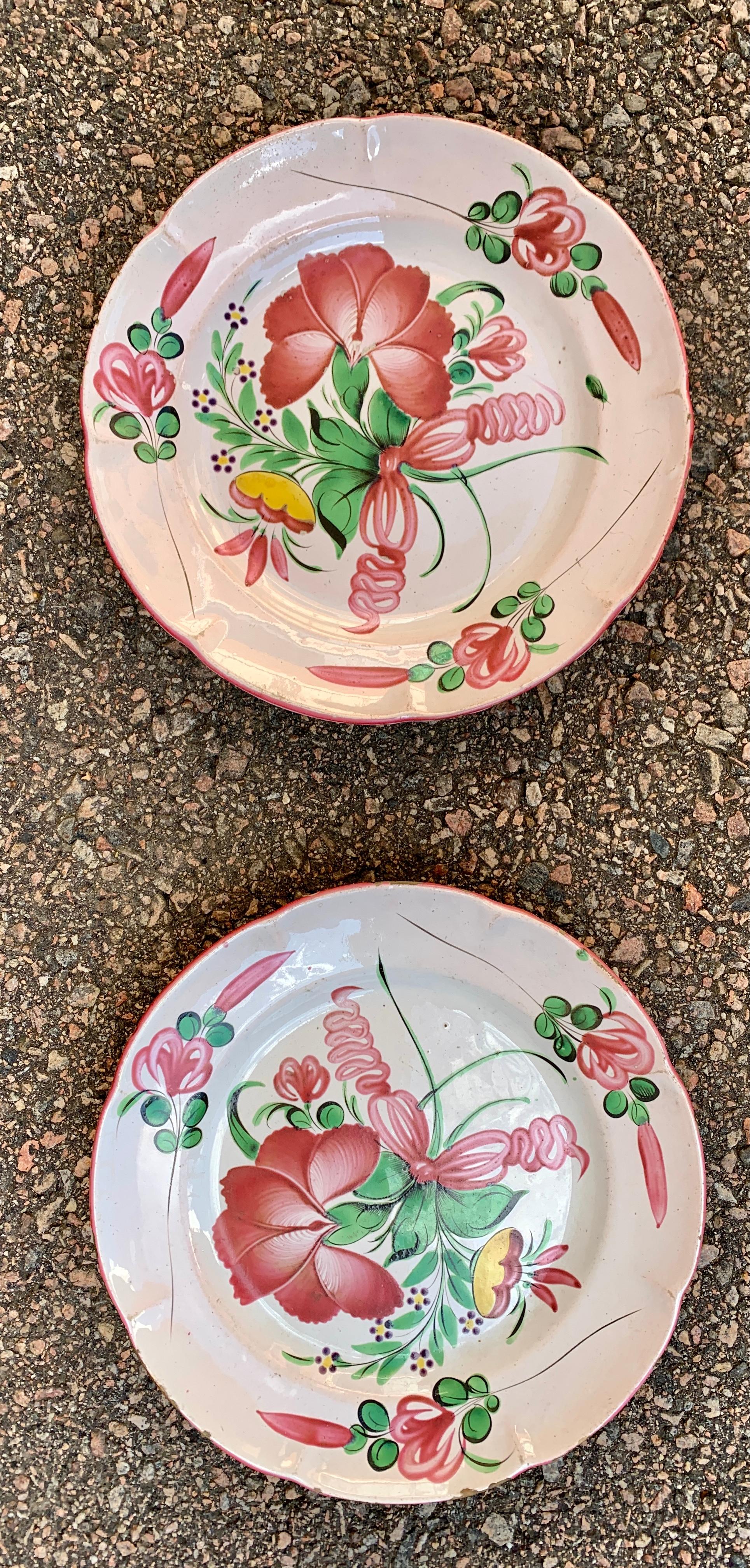 Set of 4 French Strasbourg Faience Chargers with Flower Decor For Sale 7