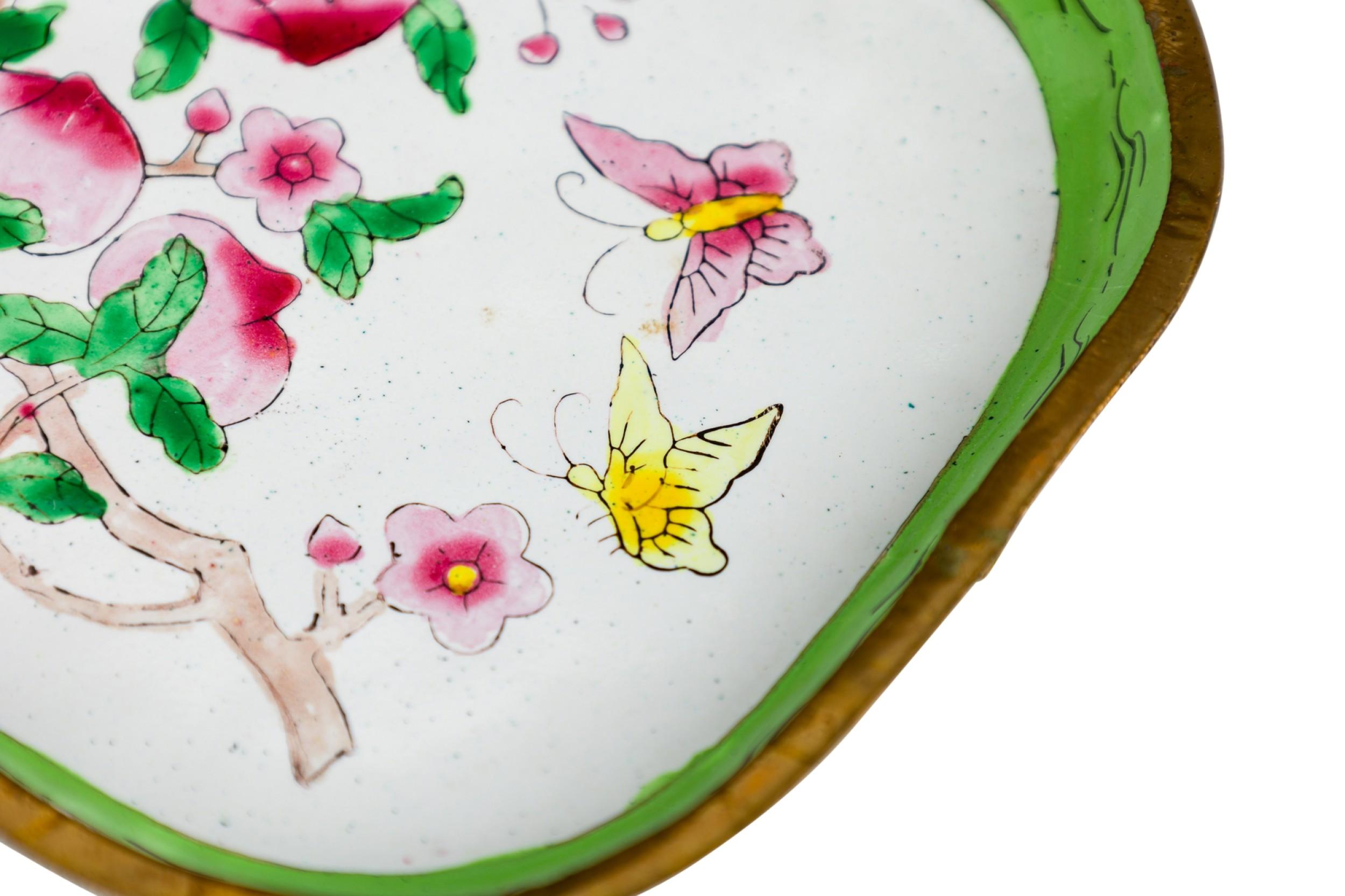 Français Lot de 4 petites assiettes victoriennes françaises en émail vert et blanc en vente