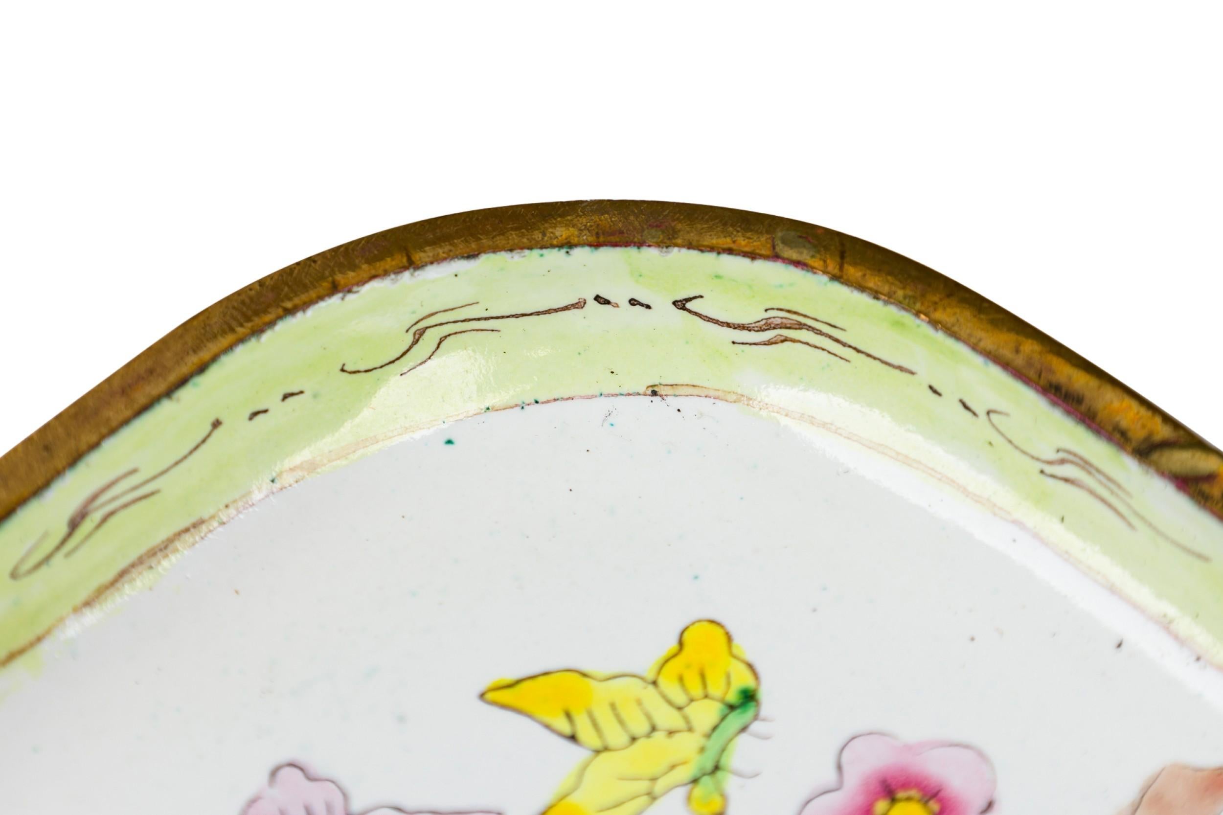 XIXe siècle Lot de 4 petites assiettes victoriennes françaises en émail vert et blanc en vente
