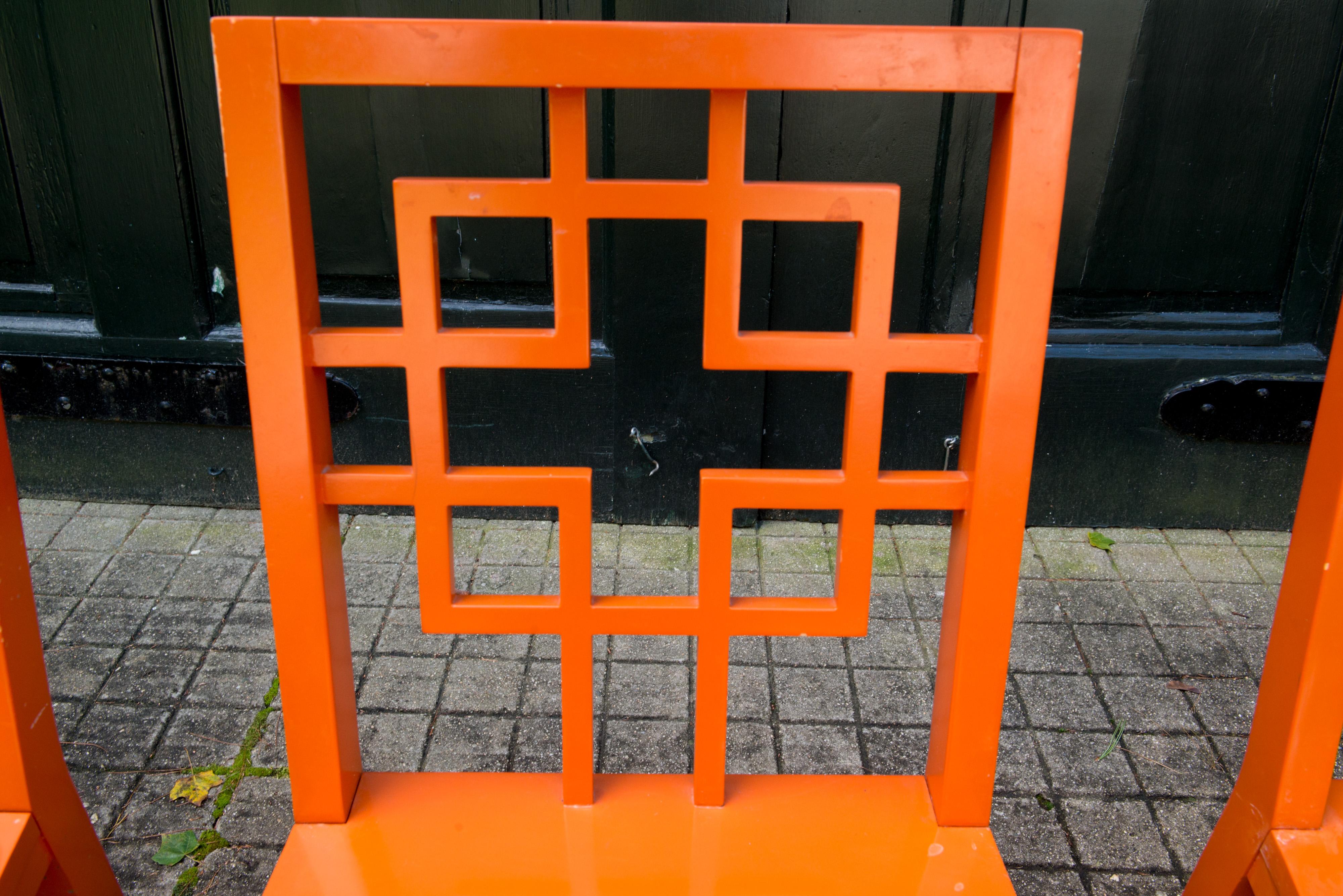 Satz von 4 Stühlen mit Laubsägearbeiten in Orange im Angebot 5