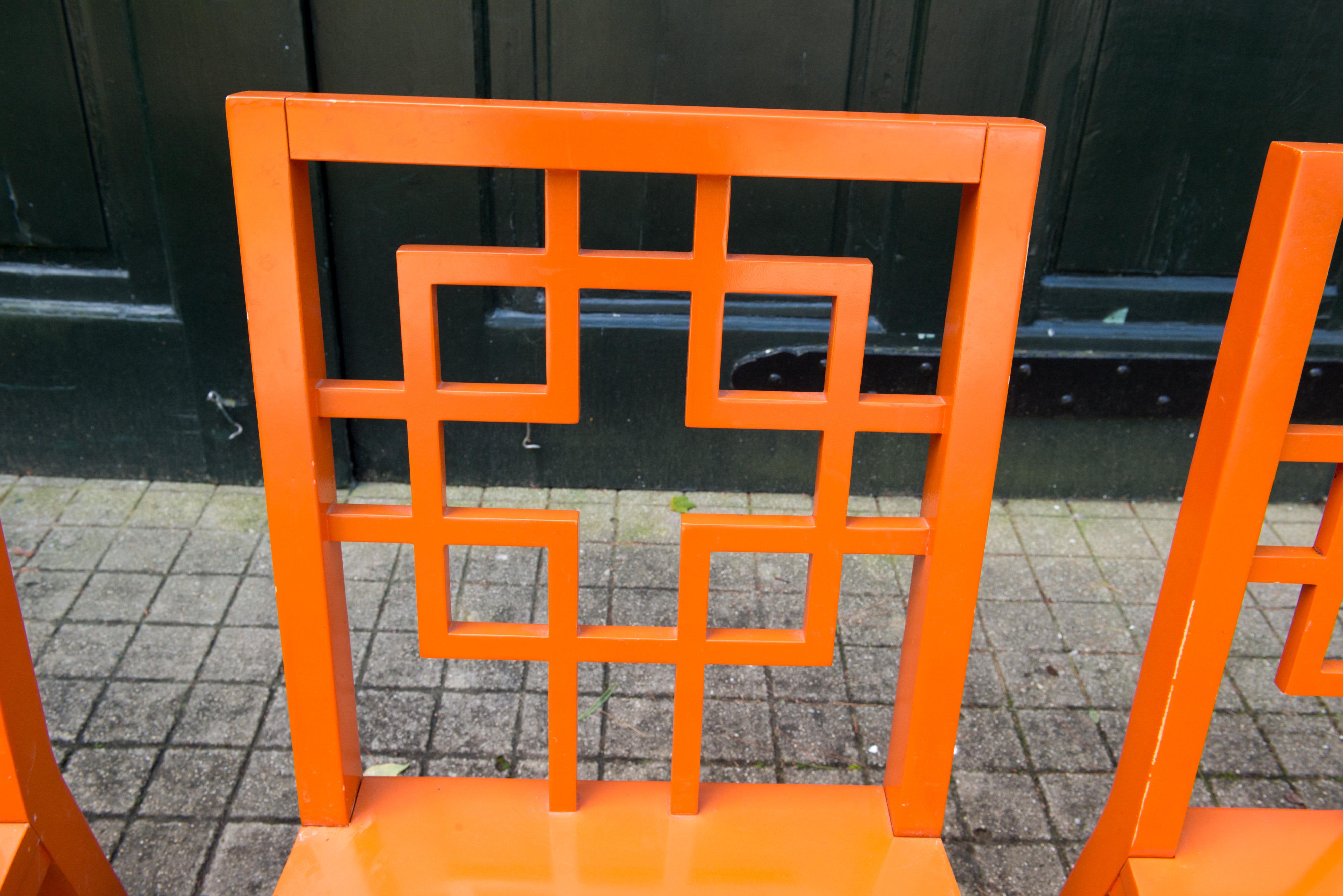 Satz von 4 Stühlen mit Laubsägearbeiten in Orange im Angebot 6