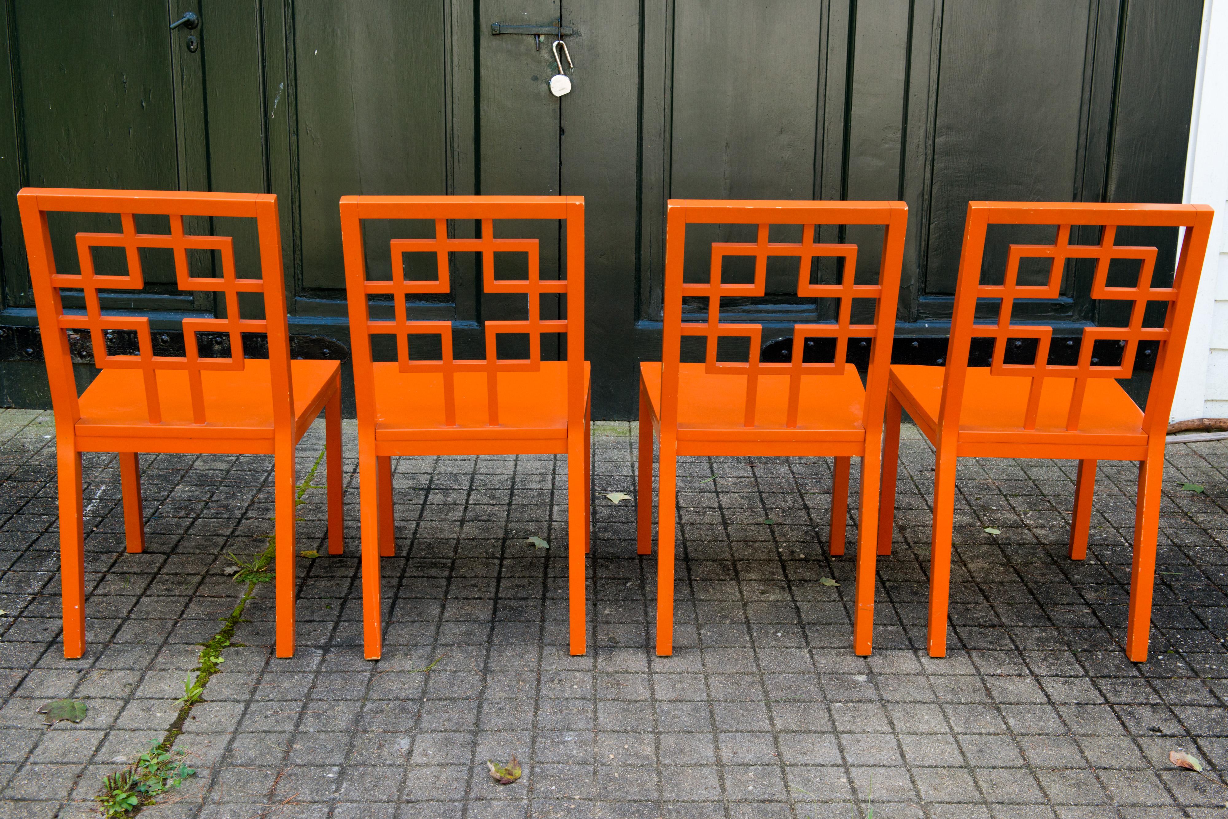 Satz von 4 Stühlen mit Laubsägearbeiten in Orange im Angebot 7