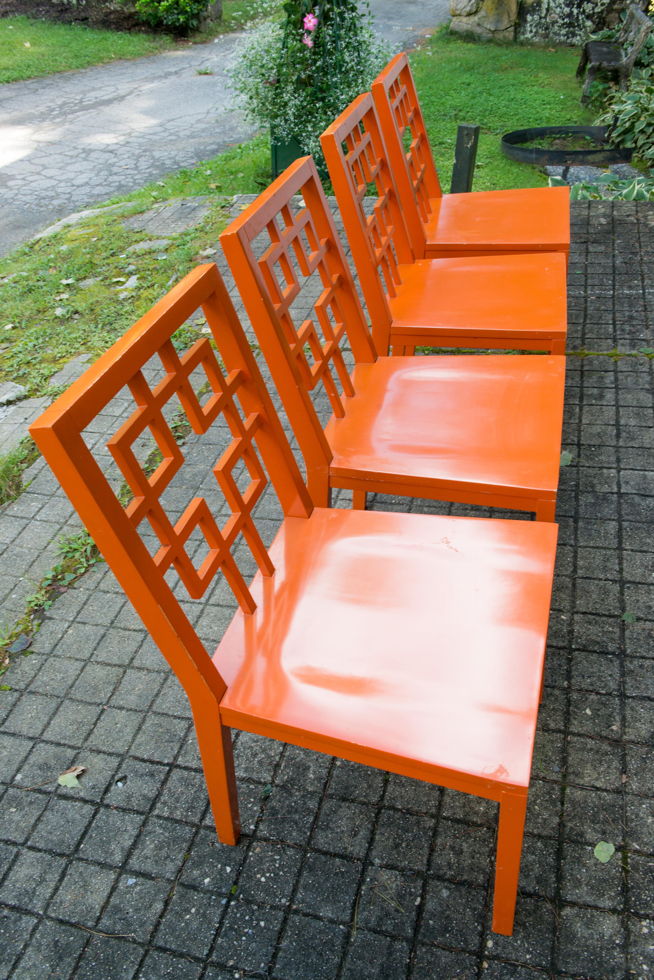 Satz von 4 Stühlen mit Laubsägearbeiten in Orange im Angebot 8