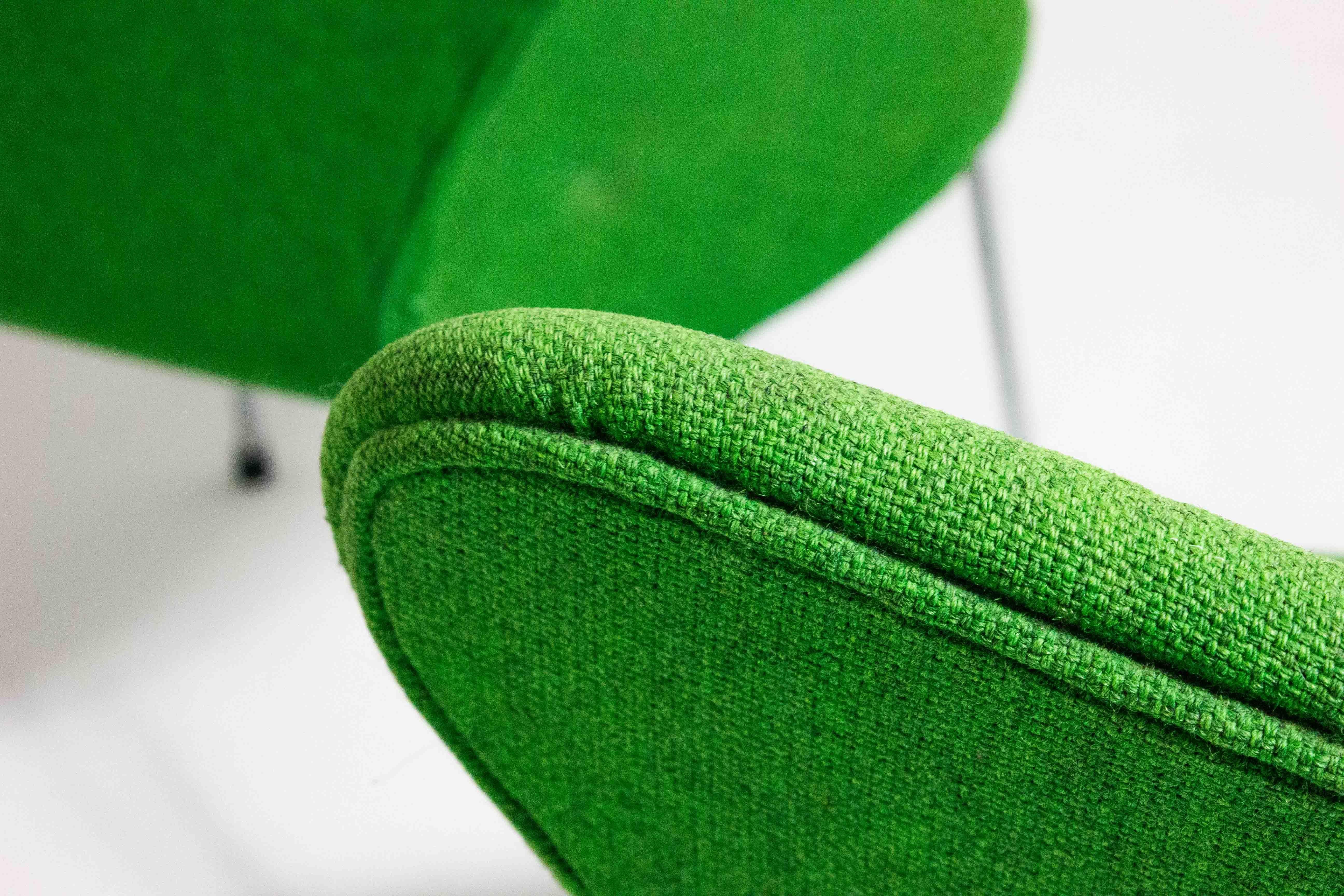 Set di 4 sedie a farfalla Fritz Hansen in tessuto verde intenso, anni '80 in vendita 6